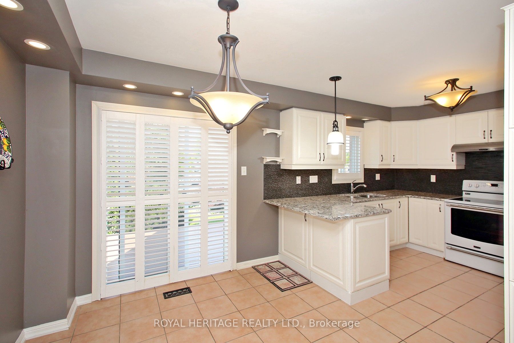 Photo 38 of 70 Longueuil Place, Whitby, Pringle Creek — HOMEH