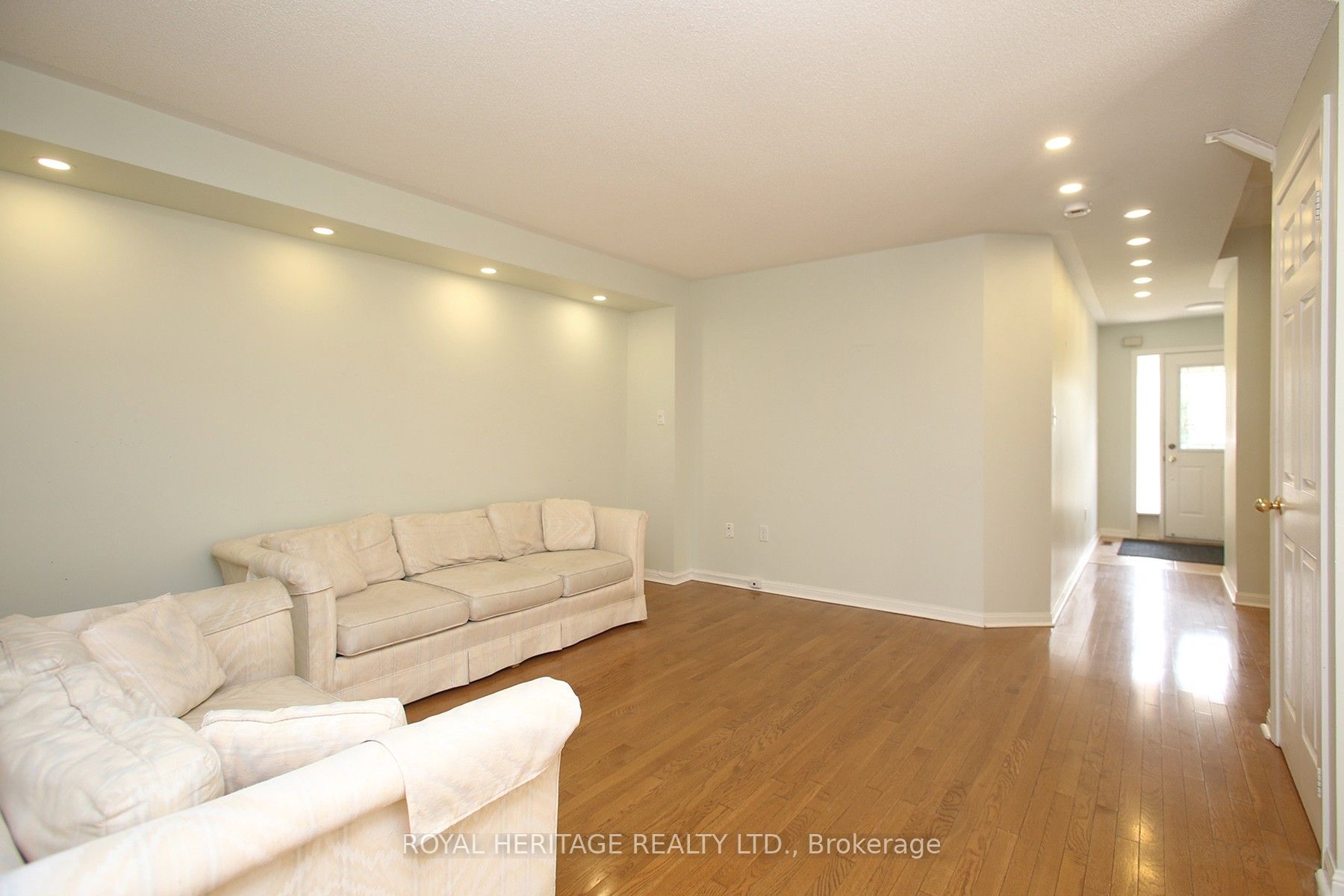 Photo 35 of 70 Longueuil Place, Whitby, Pringle Creek — HOMEH