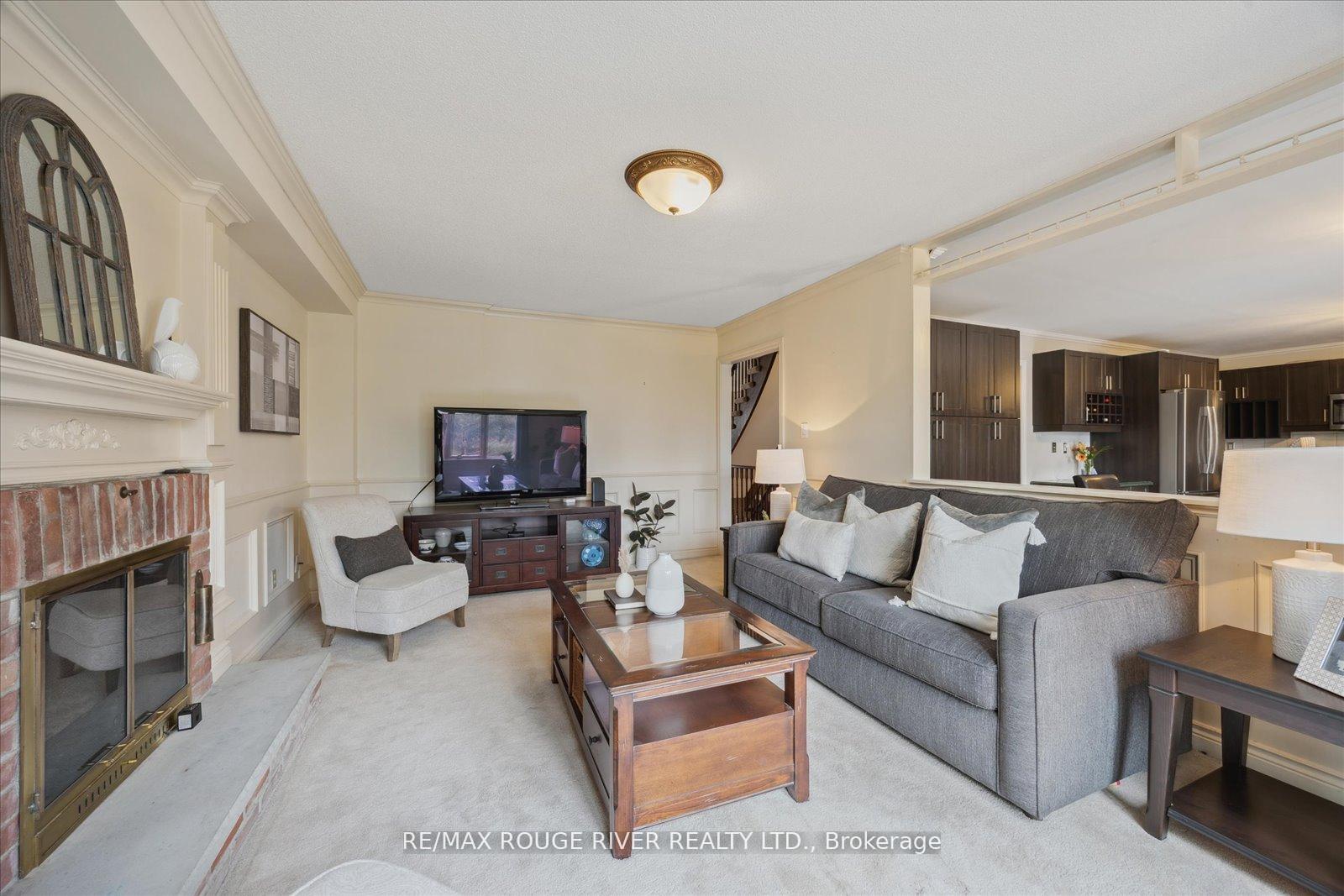 Photo 10 of 921 Duncannon Drive, Pickering, Liverpool — HOMEH