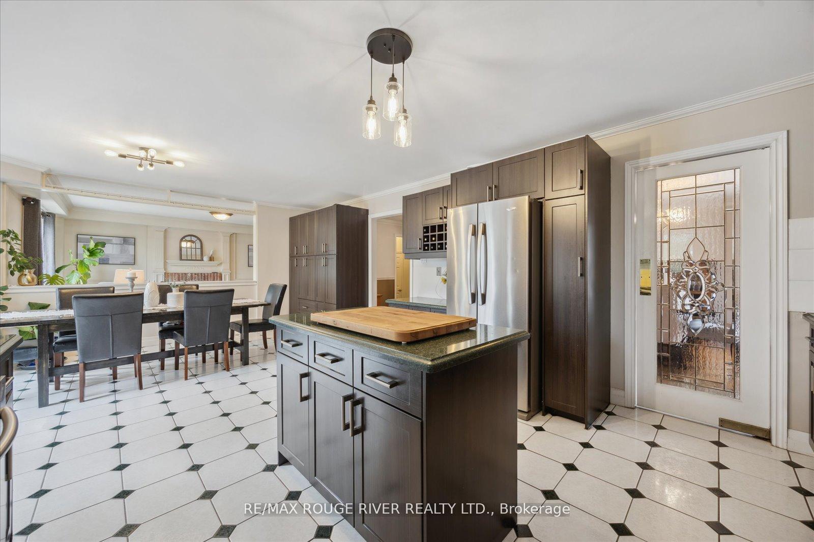 Photo 14 of 921 Duncannon Drive, Pickering, Liverpool — HOMEH