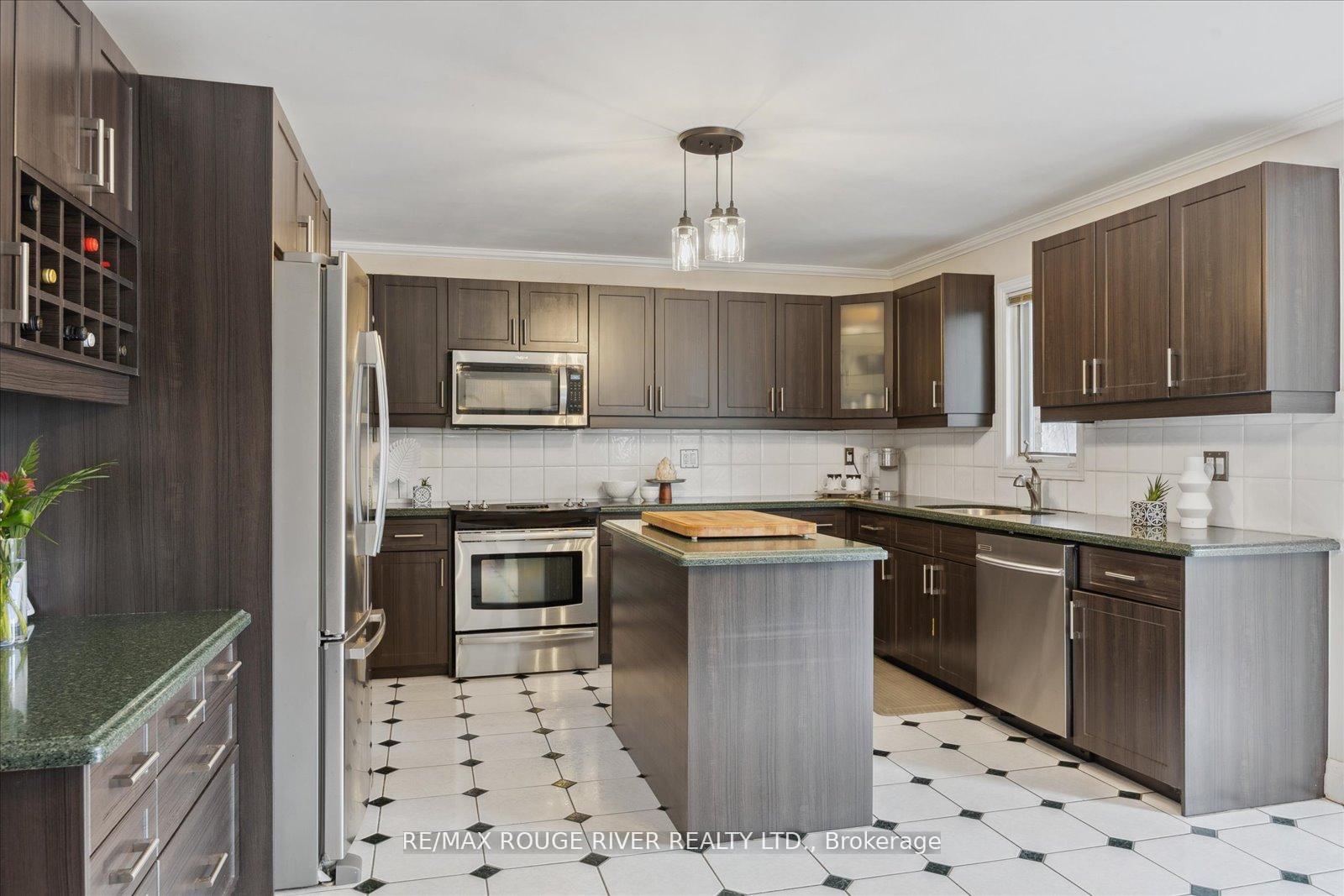 Photo 18 of 921 Duncannon Drive, Pickering, Liverpool — HOMEH