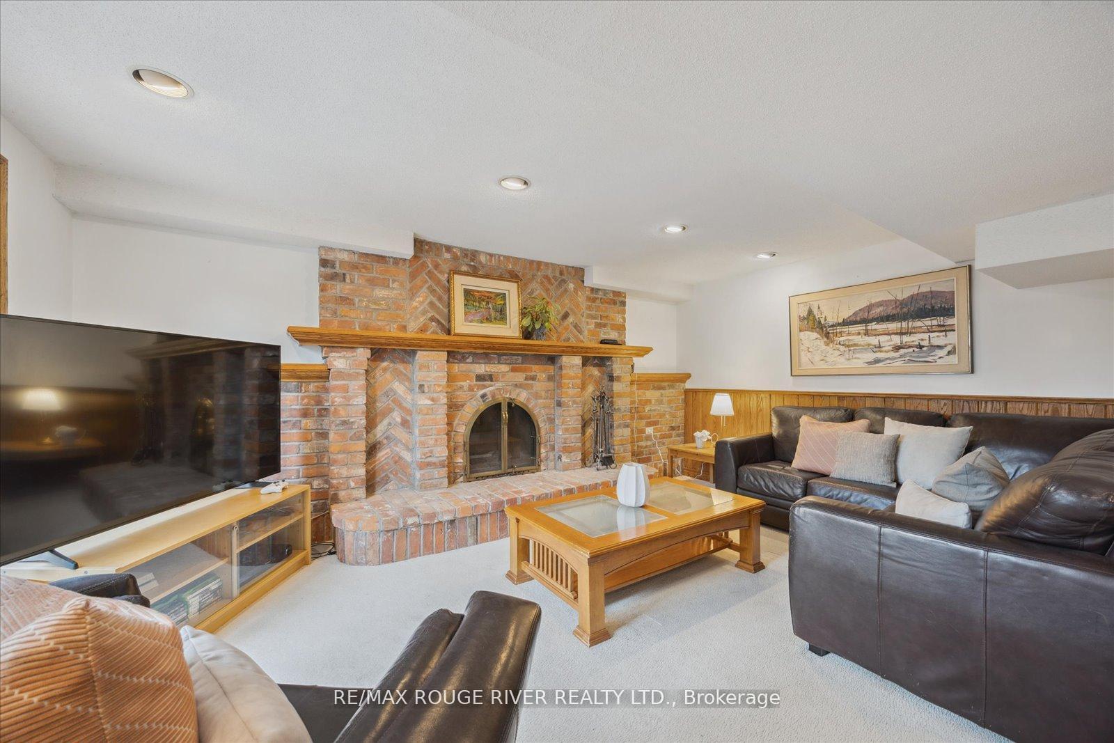 Photo 34 of 921 Duncannon Drive, Pickering, Liverpool — HOMEH