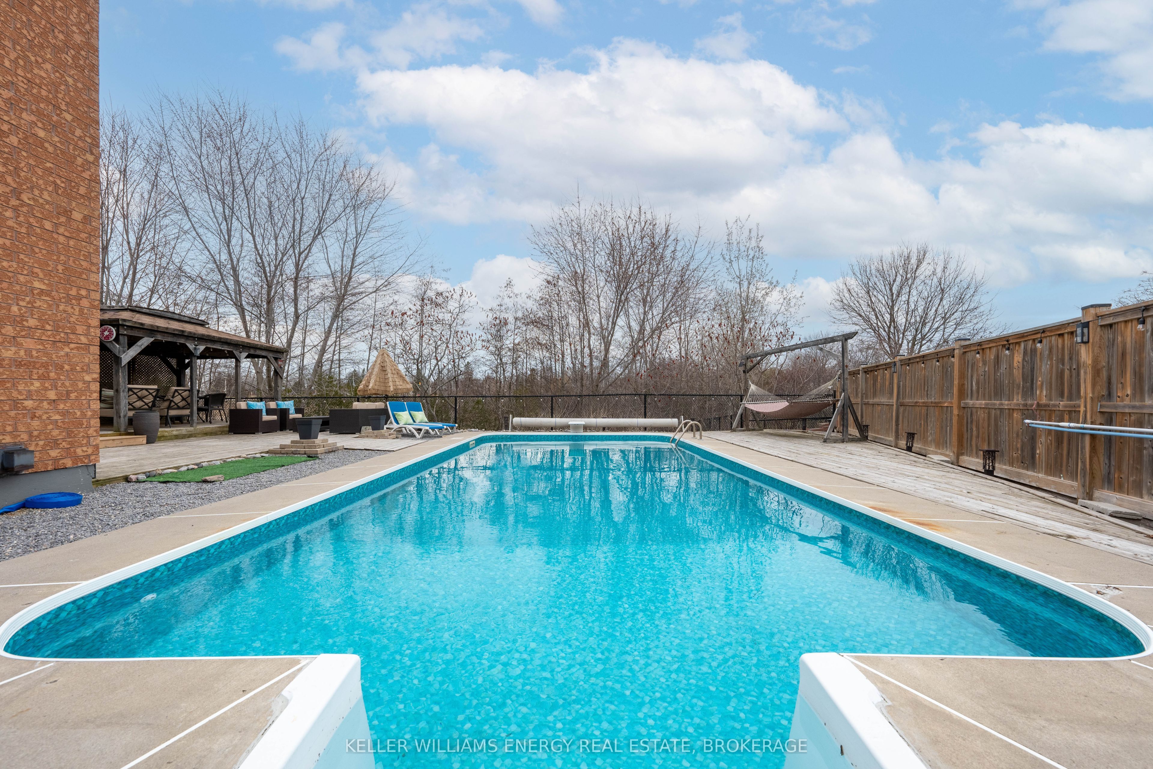 Photo 36 of 34 Moyse Drive, Clarington, Courtice — HOMEH