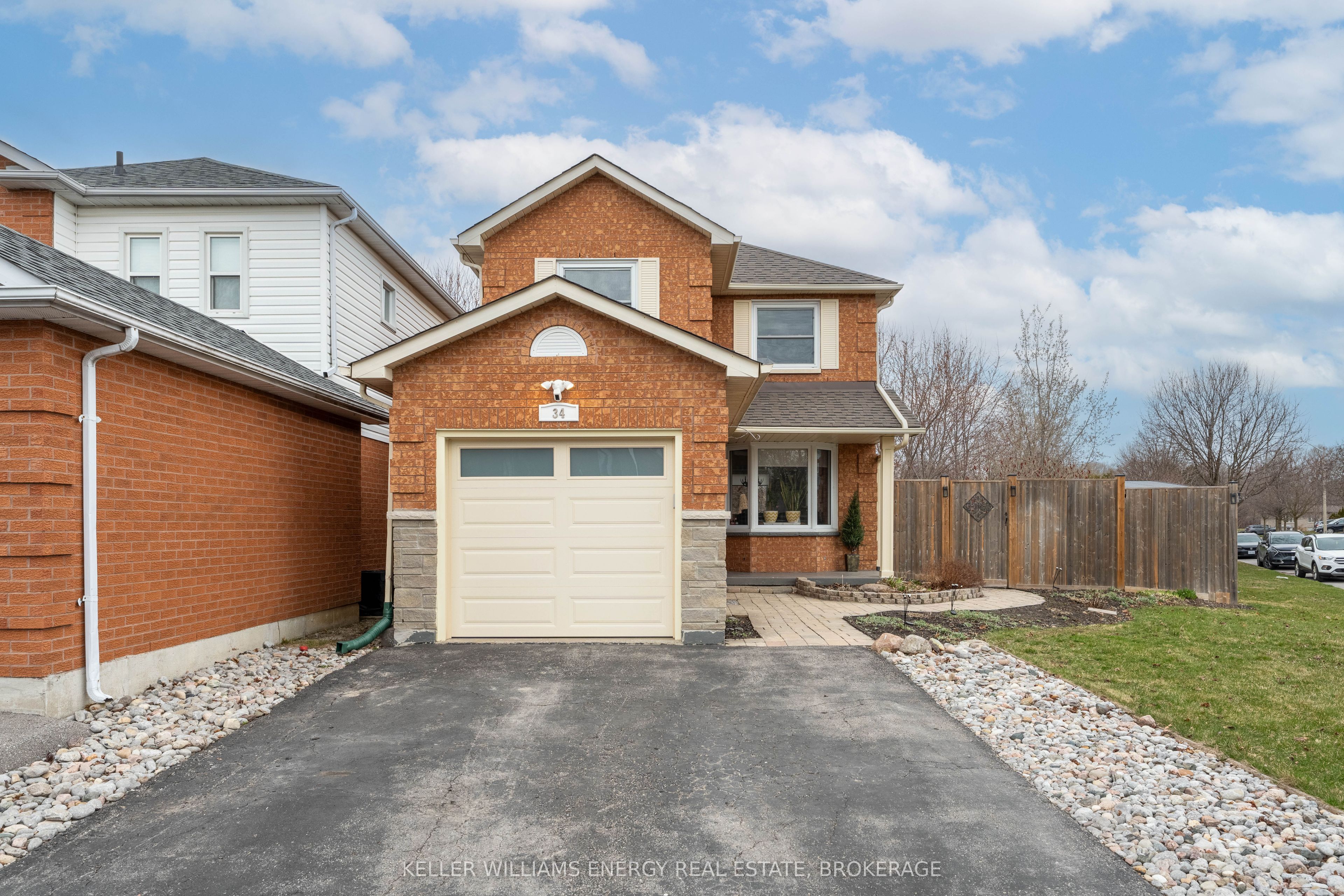 Photo 2 of 34 Moyse Drive, Clarington, Courtice — HOMEH