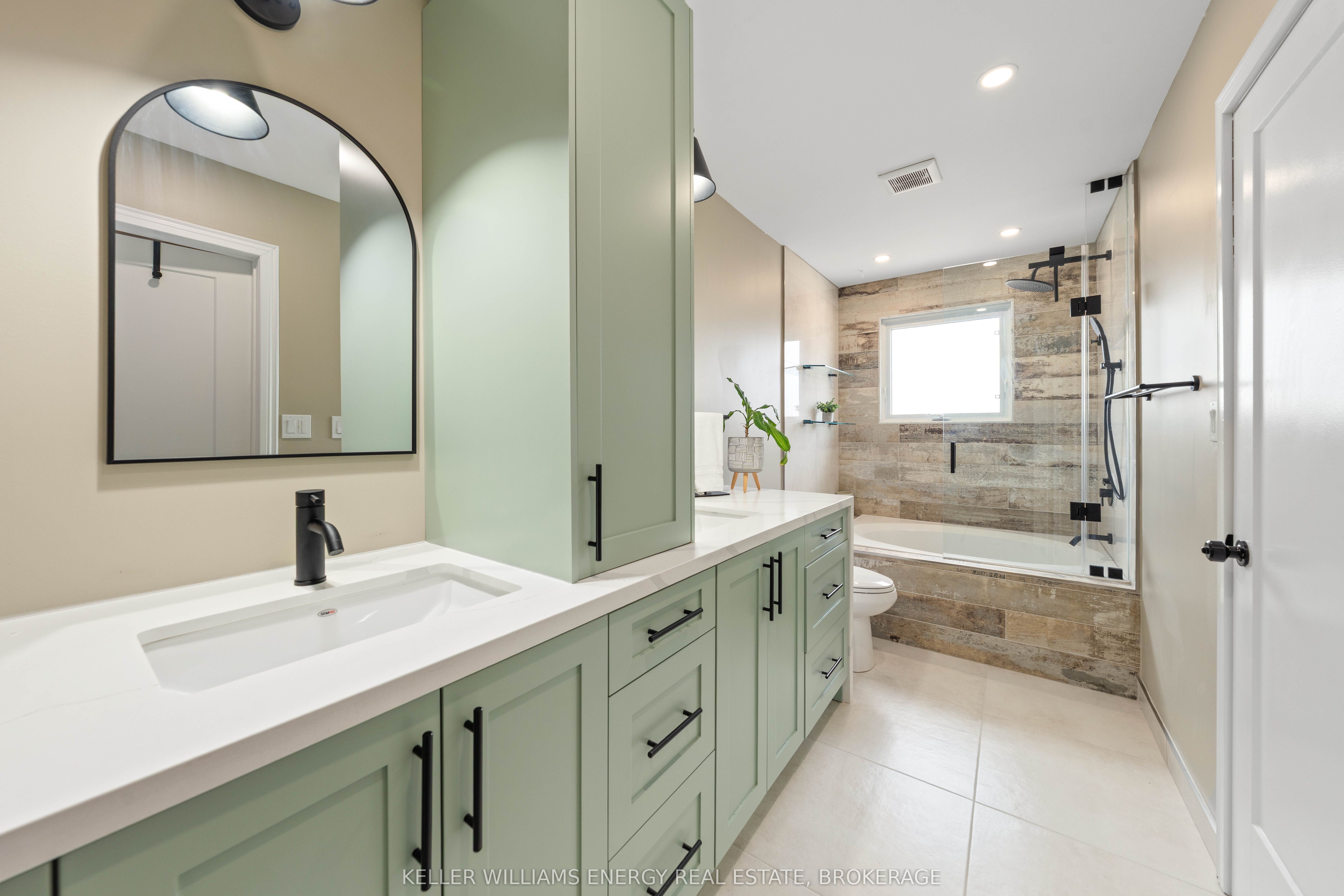 Photo 31 of 34 Moyse Drive, Clarington, Courtice — HOMEH
