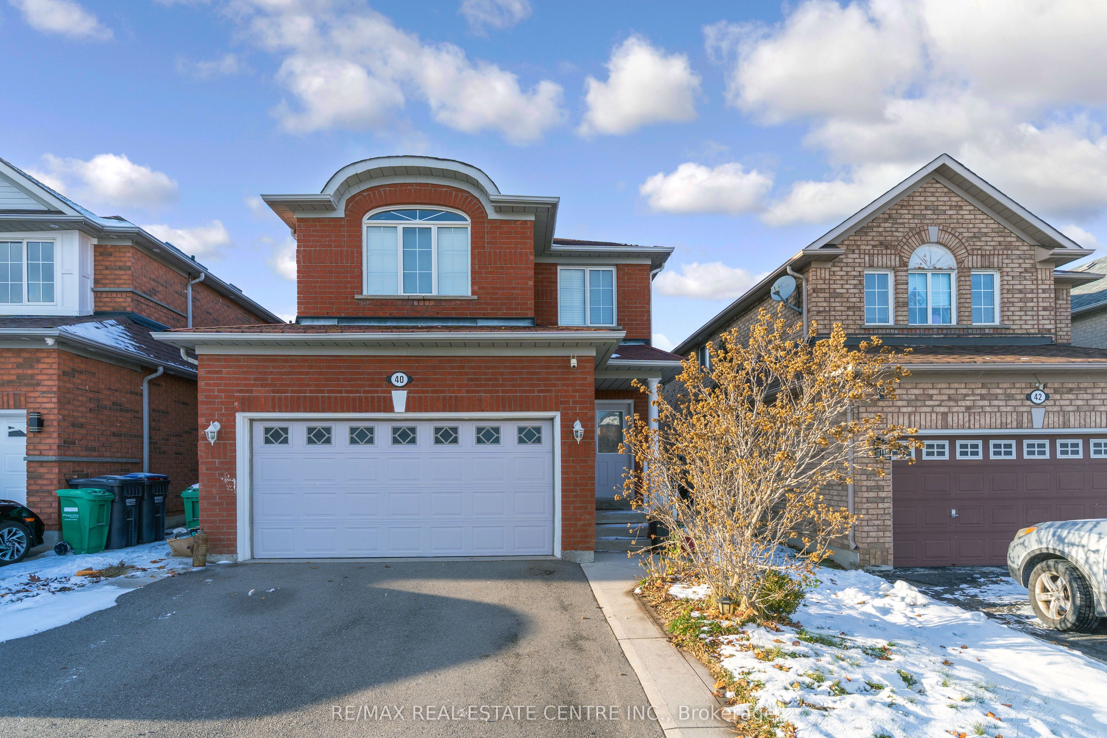 Photo 2 of 40 Olympia Crescent, Brampton, Fletcher's Meadow — HOMEH
