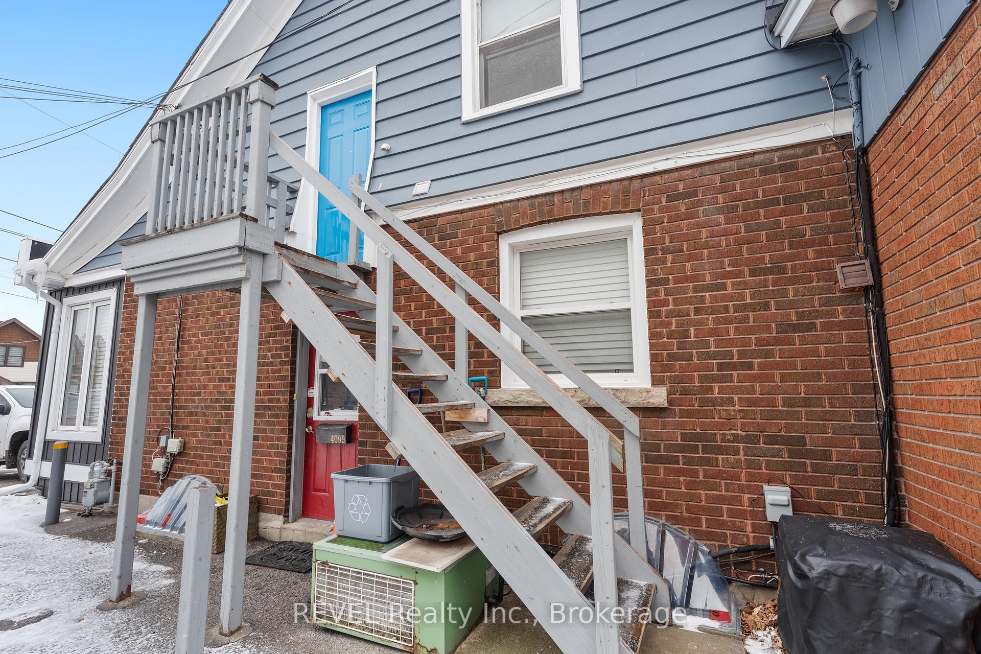 Photo 3 of Unit upper, 4099 Portage Road W, Niagara Falls, Cherrywood — HOMEH