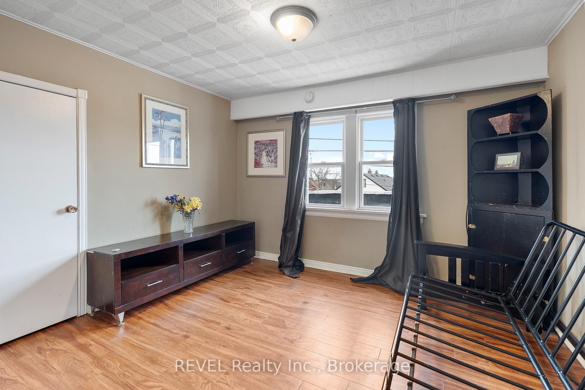 Photo 5 of Unit upper, 4099 Portage Road W, Niagara Falls, Cherrywood — HOMEH