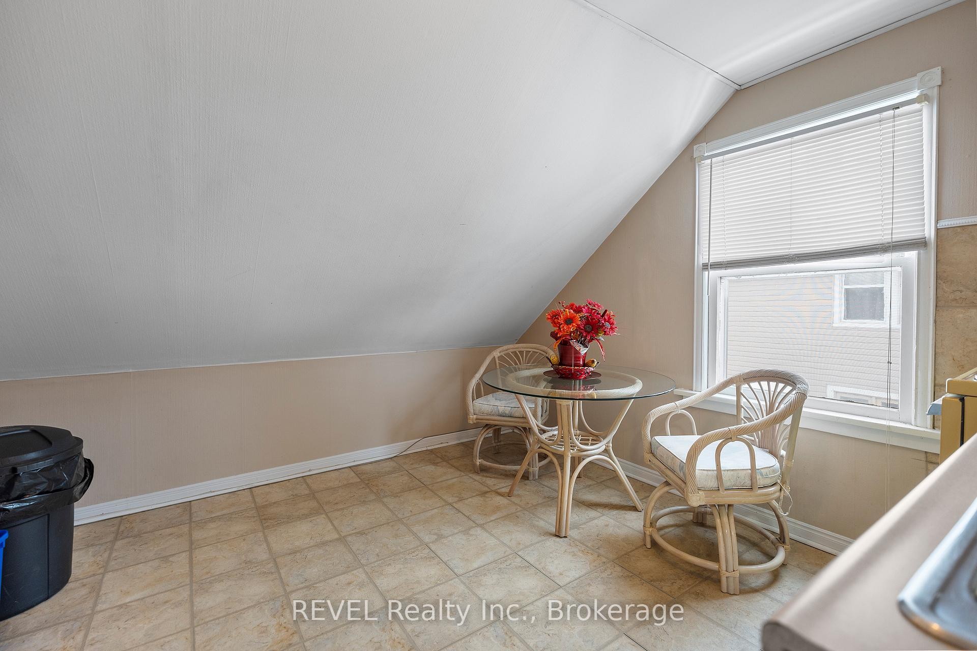 Photo 6 of Unit upper, 4099 Portage Road W, Niagara Falls, Cherrywood — HOMEH