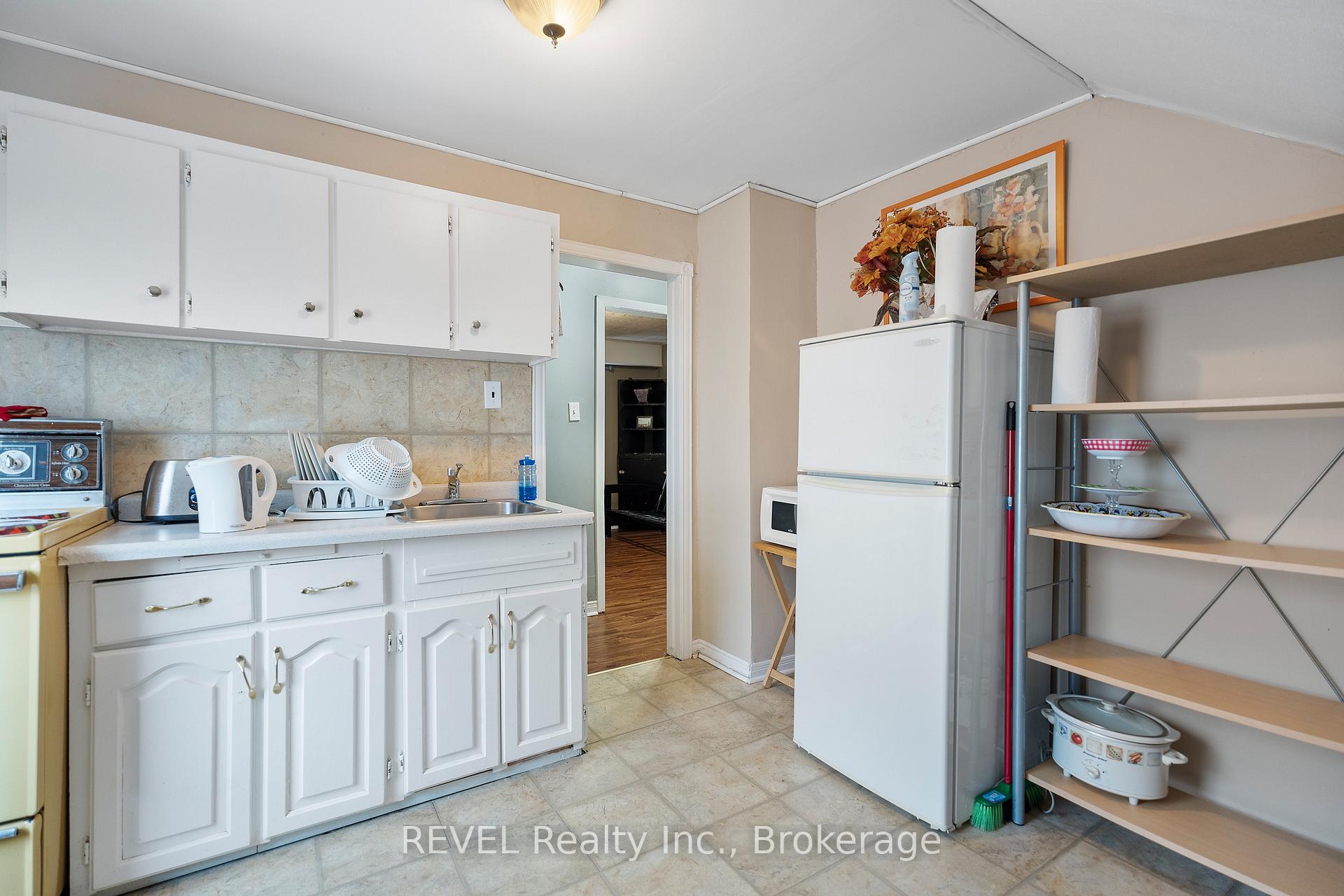 Photo 7 of Unit upper, 4099 Portage Road W, Niagara Falls, Cherrywood — HOMEH