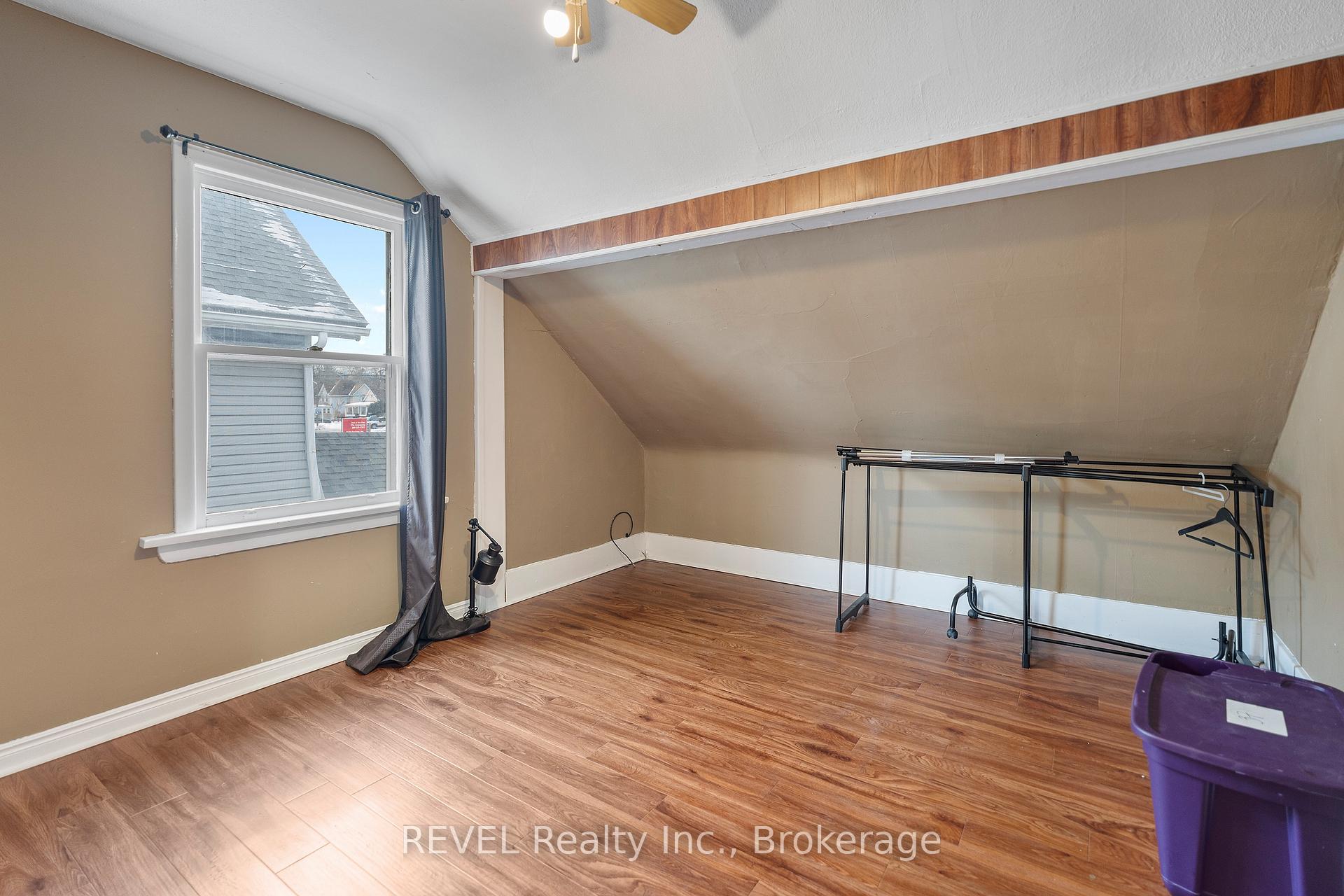 Photo 8 of Unit upper, 4099 Portage Road W, Niagara Falls, Cherrywood — HOMEH
