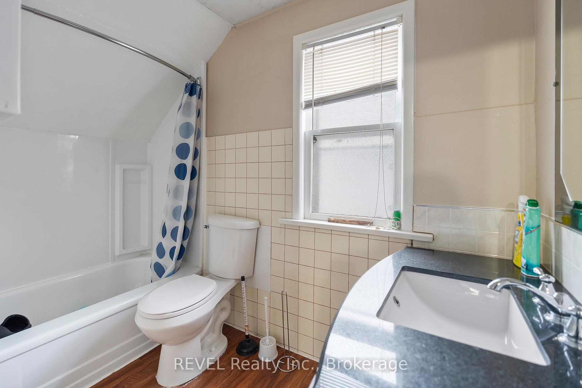 Photo 9 of Unit upper, 4099 Portage Road W, Niagara Falls, Cherrywood — HOMEH