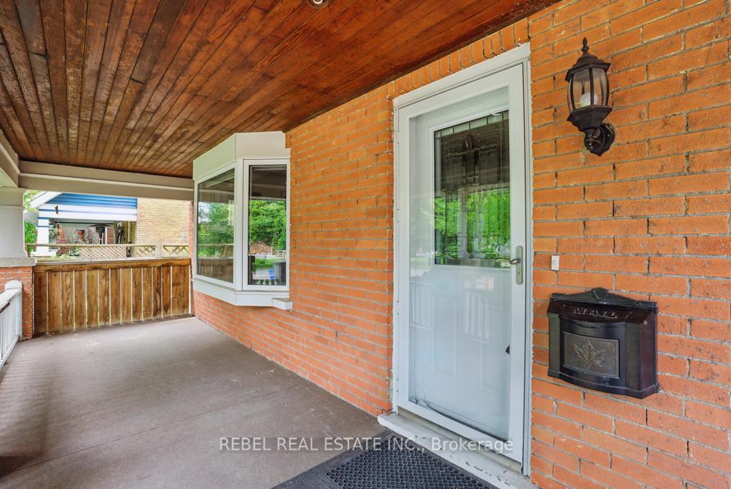 Photo 4 of 468 Athol Street E, Oshawa, Central — HOMEH