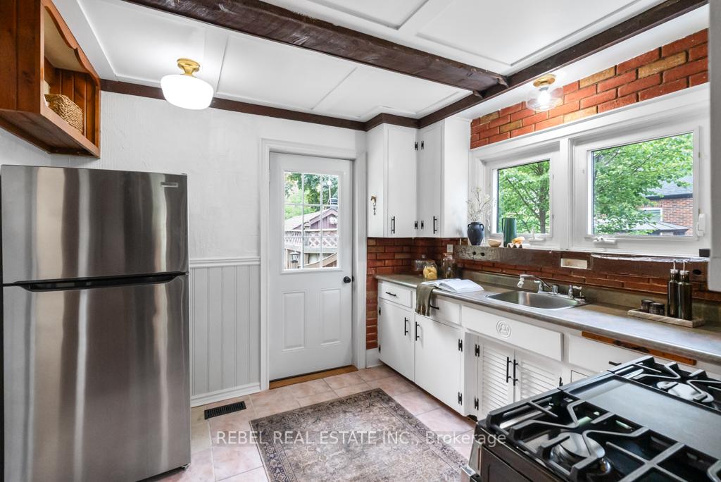 Photo 14 of 468 Athol Street E, Oshawa, Central — HOMEH