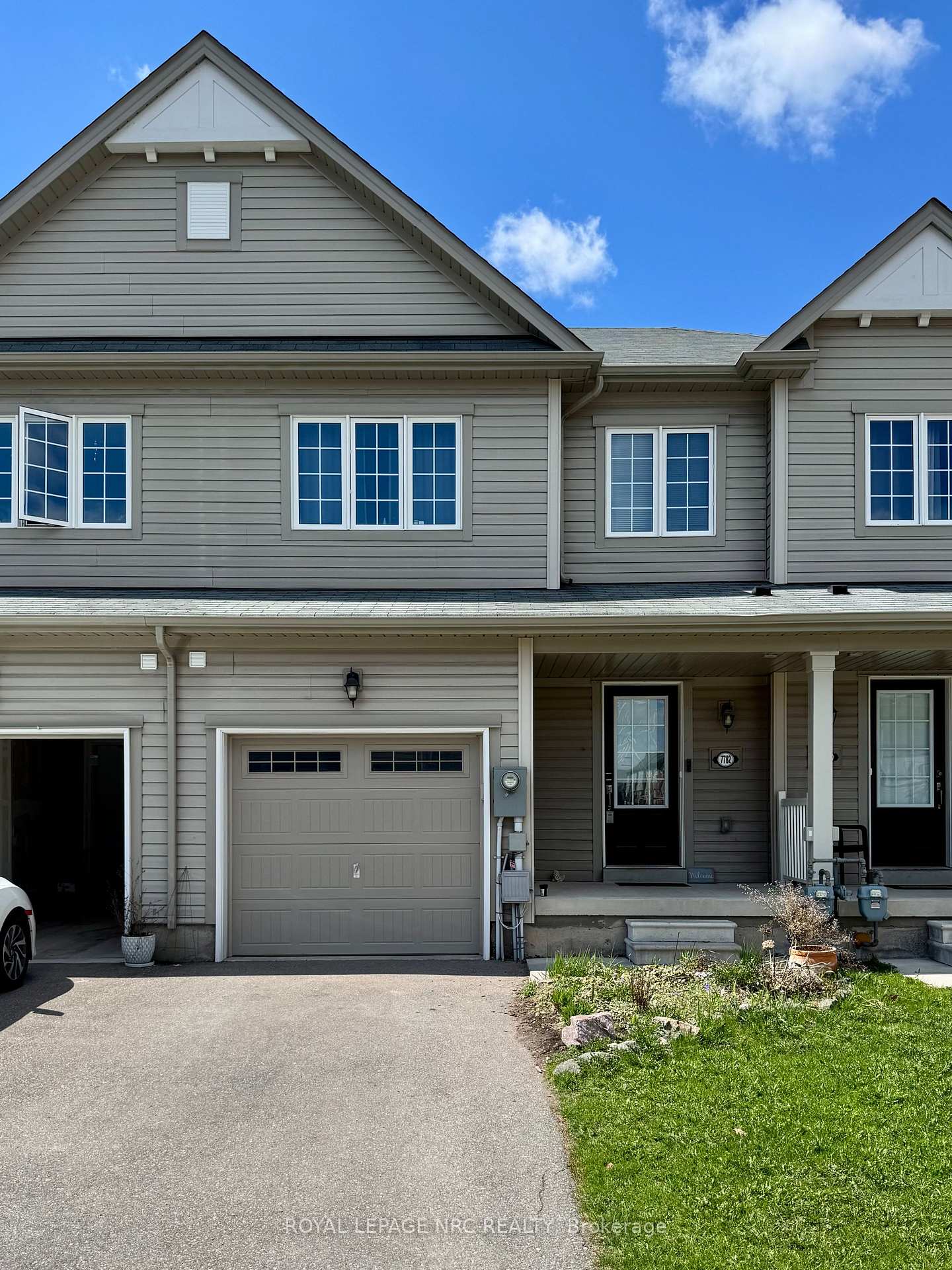 Photo 1 of 7782 White Pine Crescent, Niagara Falls, Brown — HOMEH