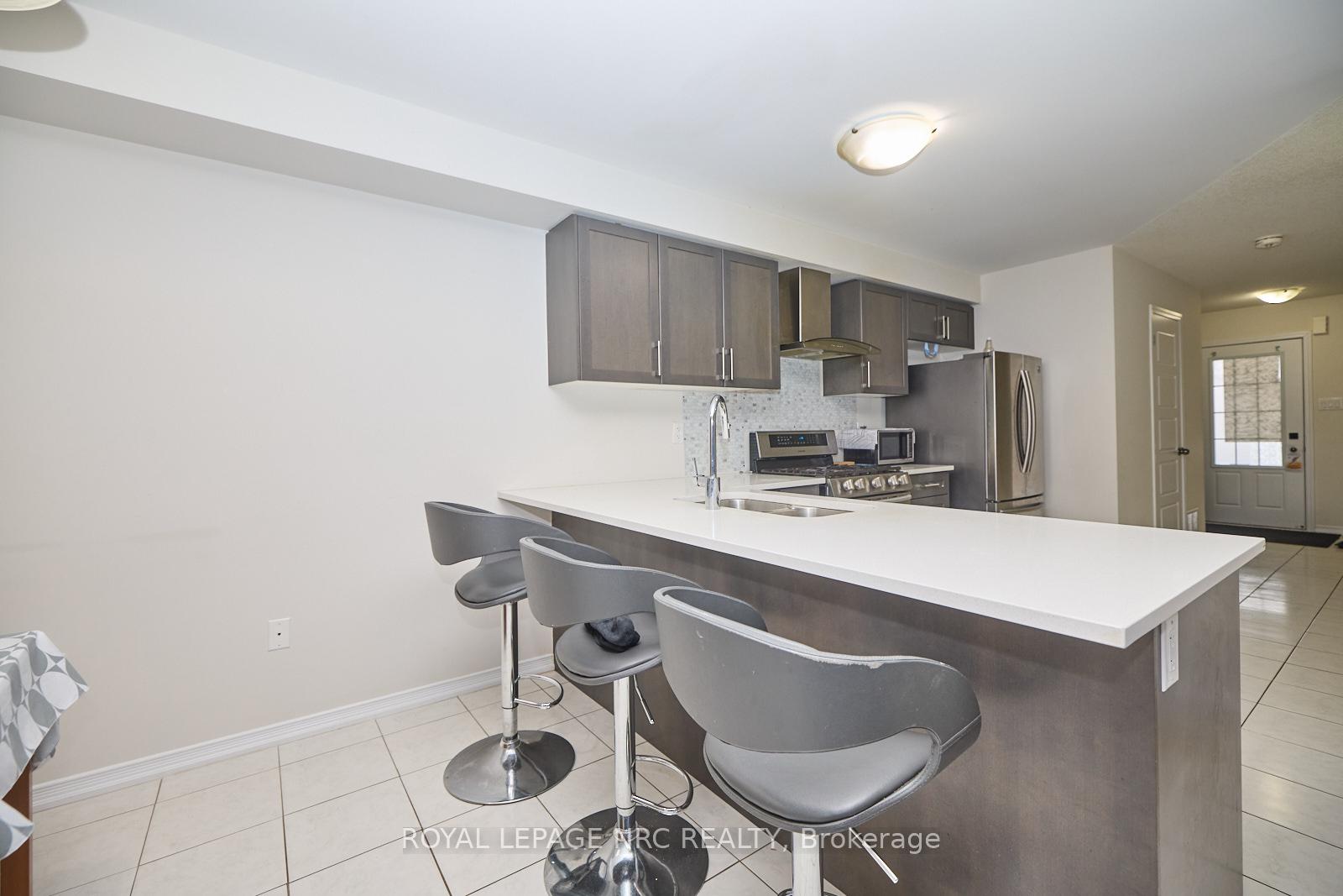 Photo 6 of 7782 White Pine Crescent, Niagara Falls, Brown — HOMEH