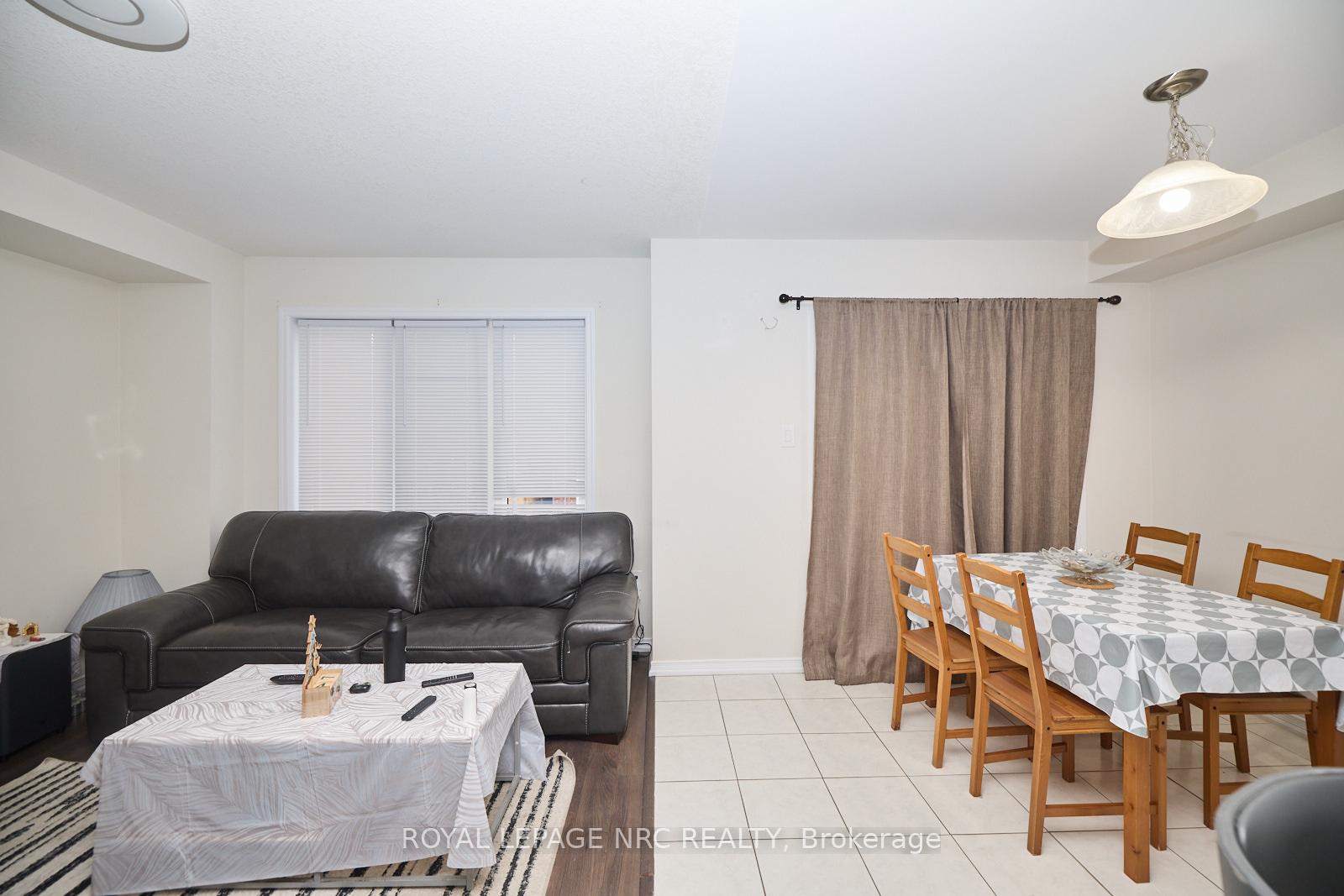 Photo 7 of 7782 White Pine Crescent, Niagara Falls, Brown — HOMEH