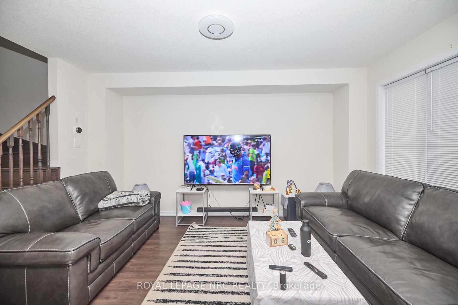 Photo 9 of 7782 White Pine Crescent, Niagara Falls, Brown — HOMEH