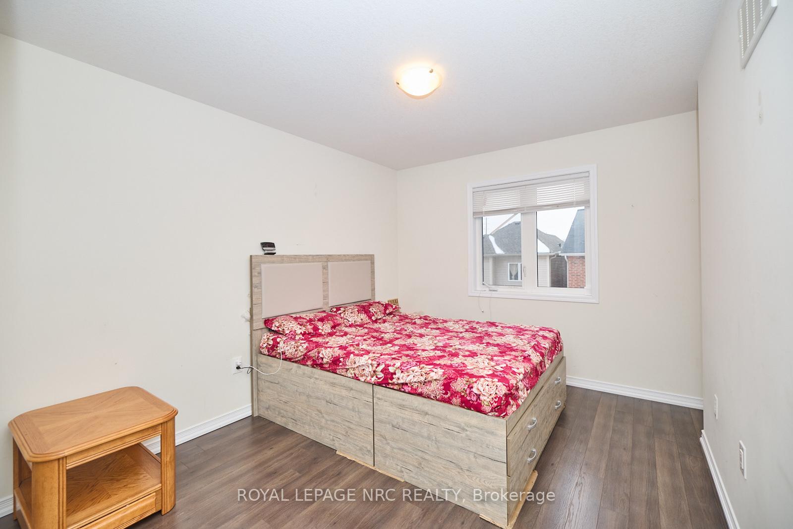 Photo 13 of 7782 White Pine Crescent, Niagara Falls, Brown — HOMEH