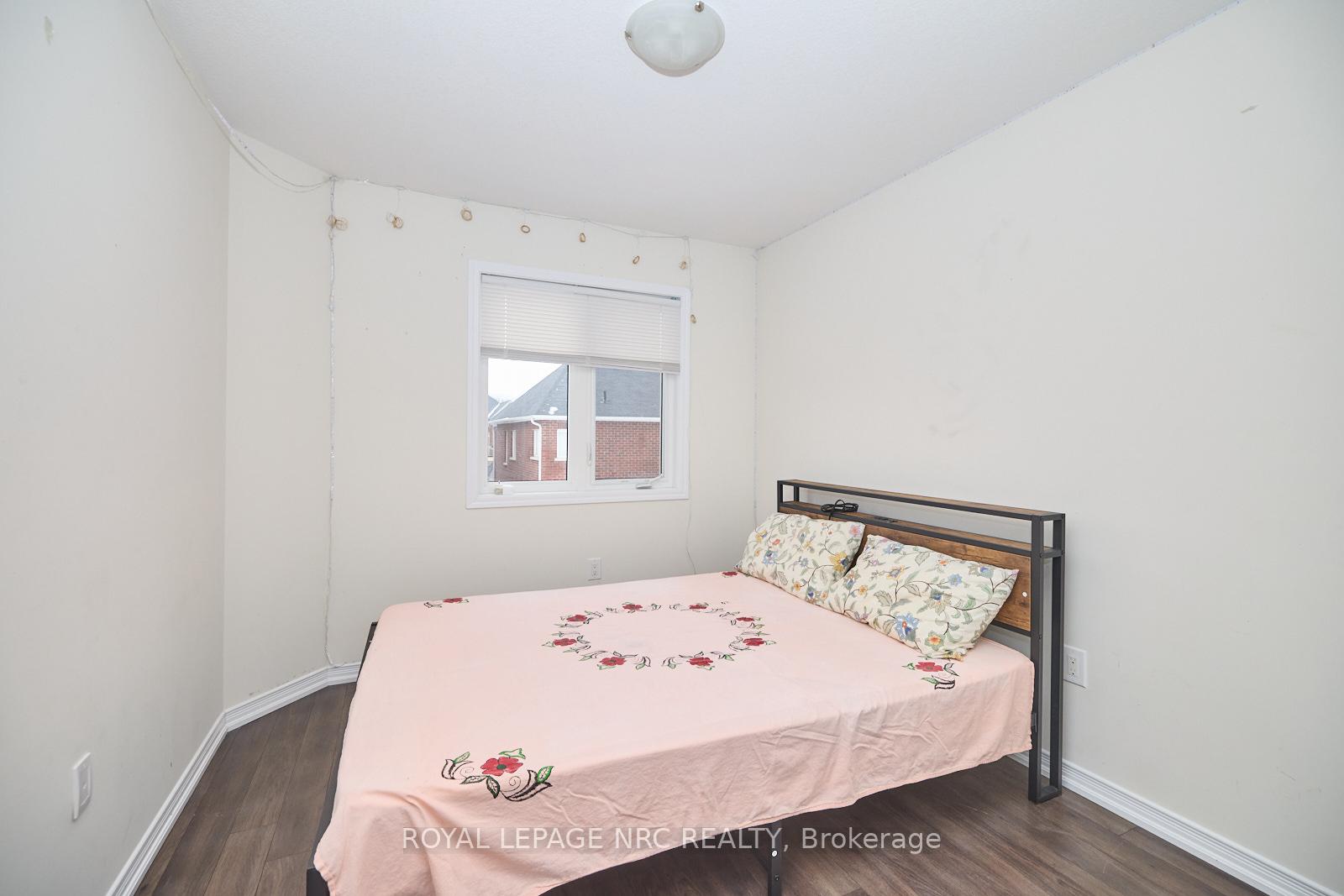 Photo 16 of 7782 White Pine Crescent, Niagara Falls, Brown — HOMEH