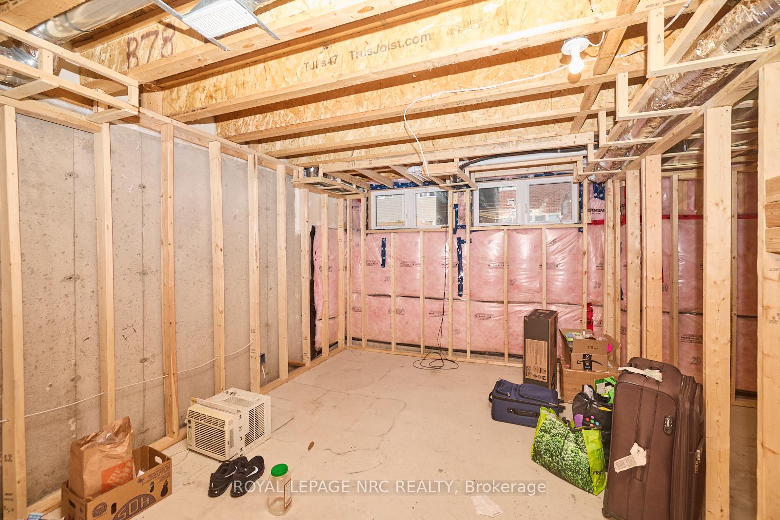 Photo 19 of 7782 White Pine Crescent, Niagara Falls, Brown — HOMEH