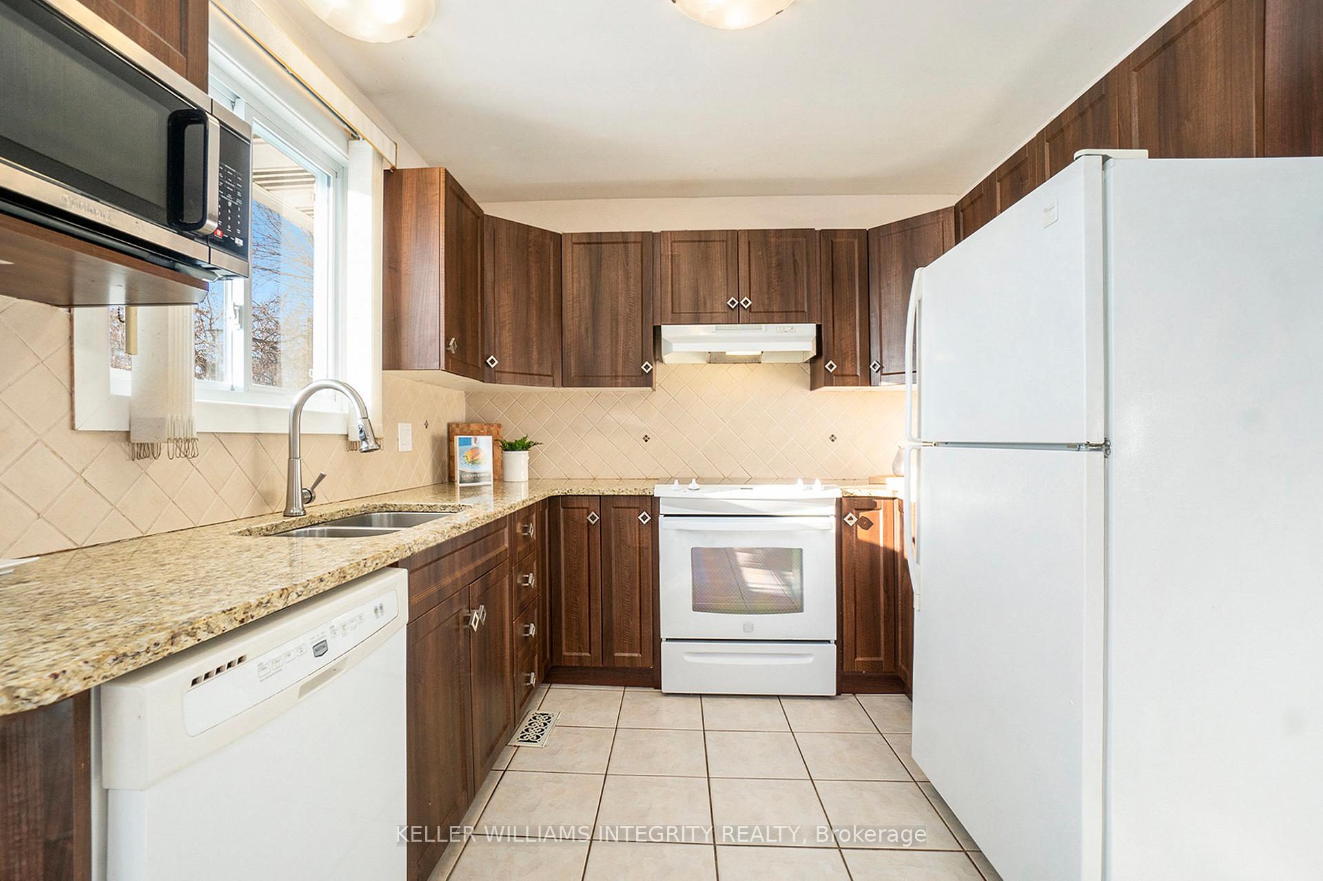 Photo 13 of 6359 Lumberman Way, Ottawa, Convent Glen South — HOMEH