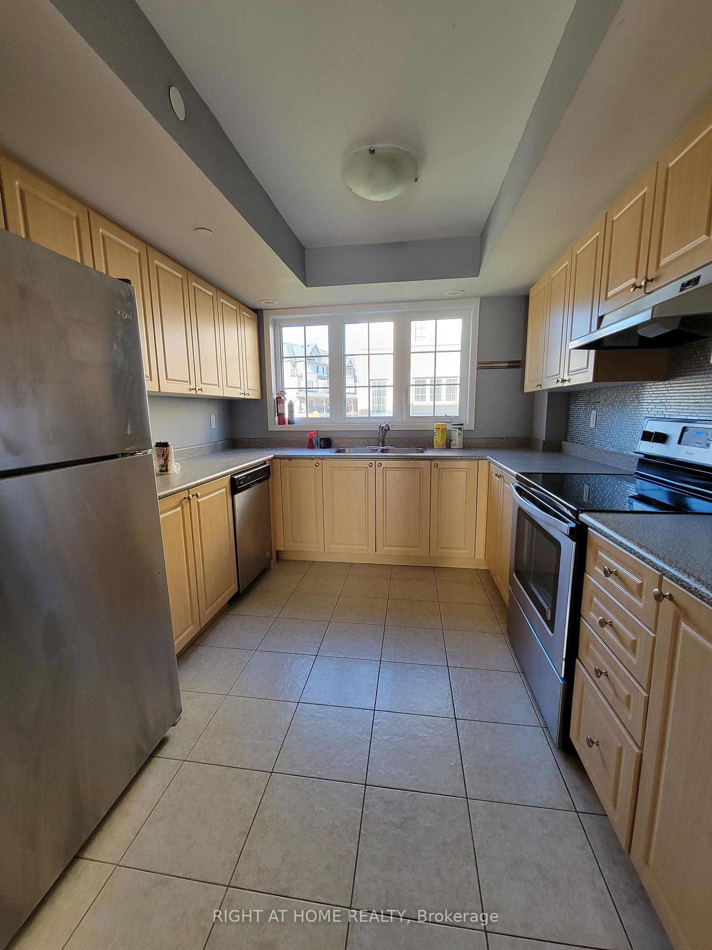 Photo 5 of 48 Filly Path, Oshawa, Windfields — HOMEH