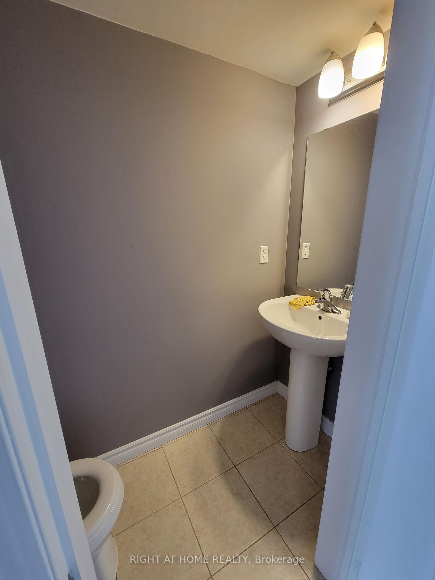 Photo 6 of 48 Filly Path, Oshawa, Windfields — HOMEH