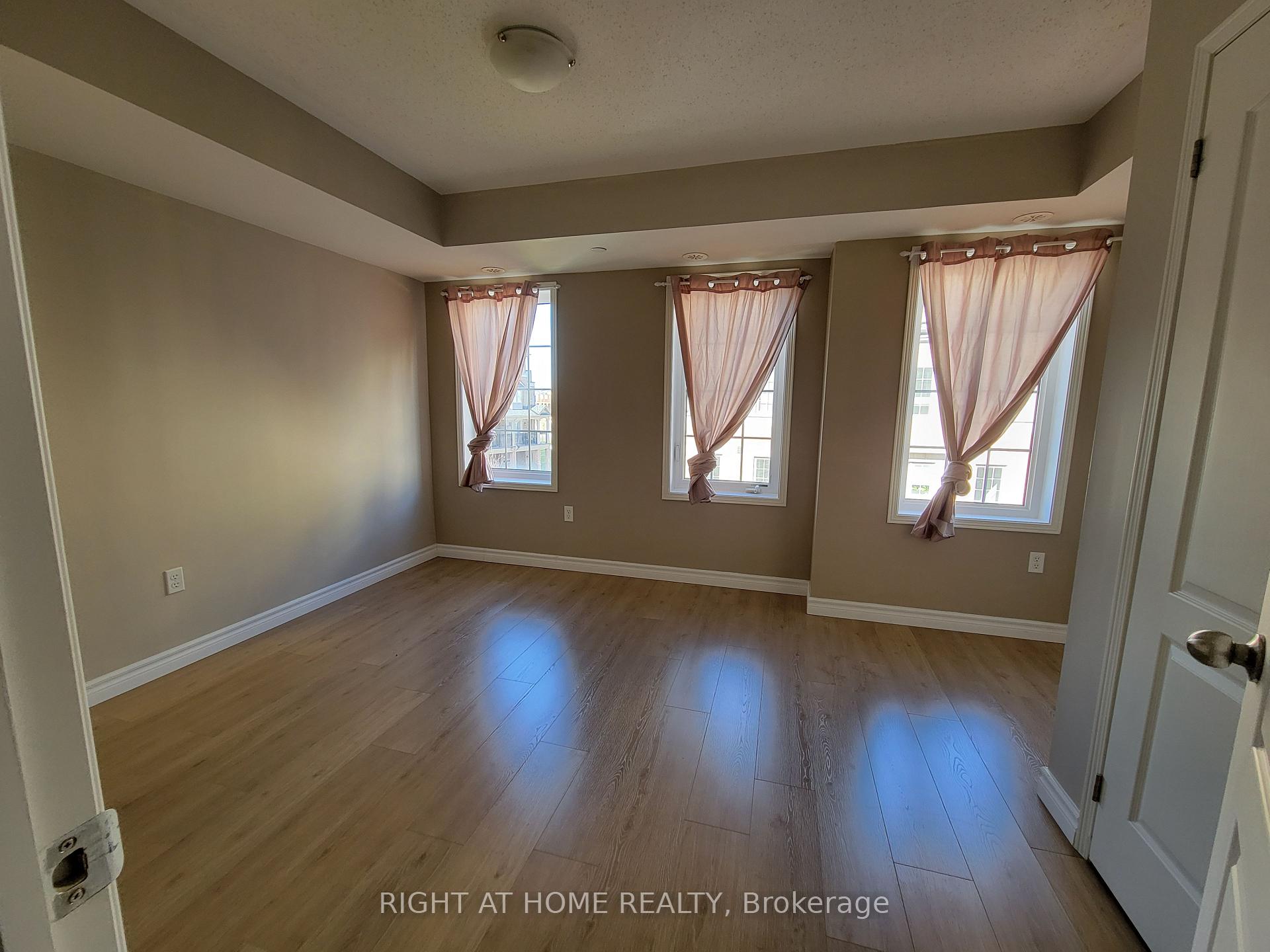 Photo 8 of 48 Filly Path, Oshawa, Windfields — HOMEH