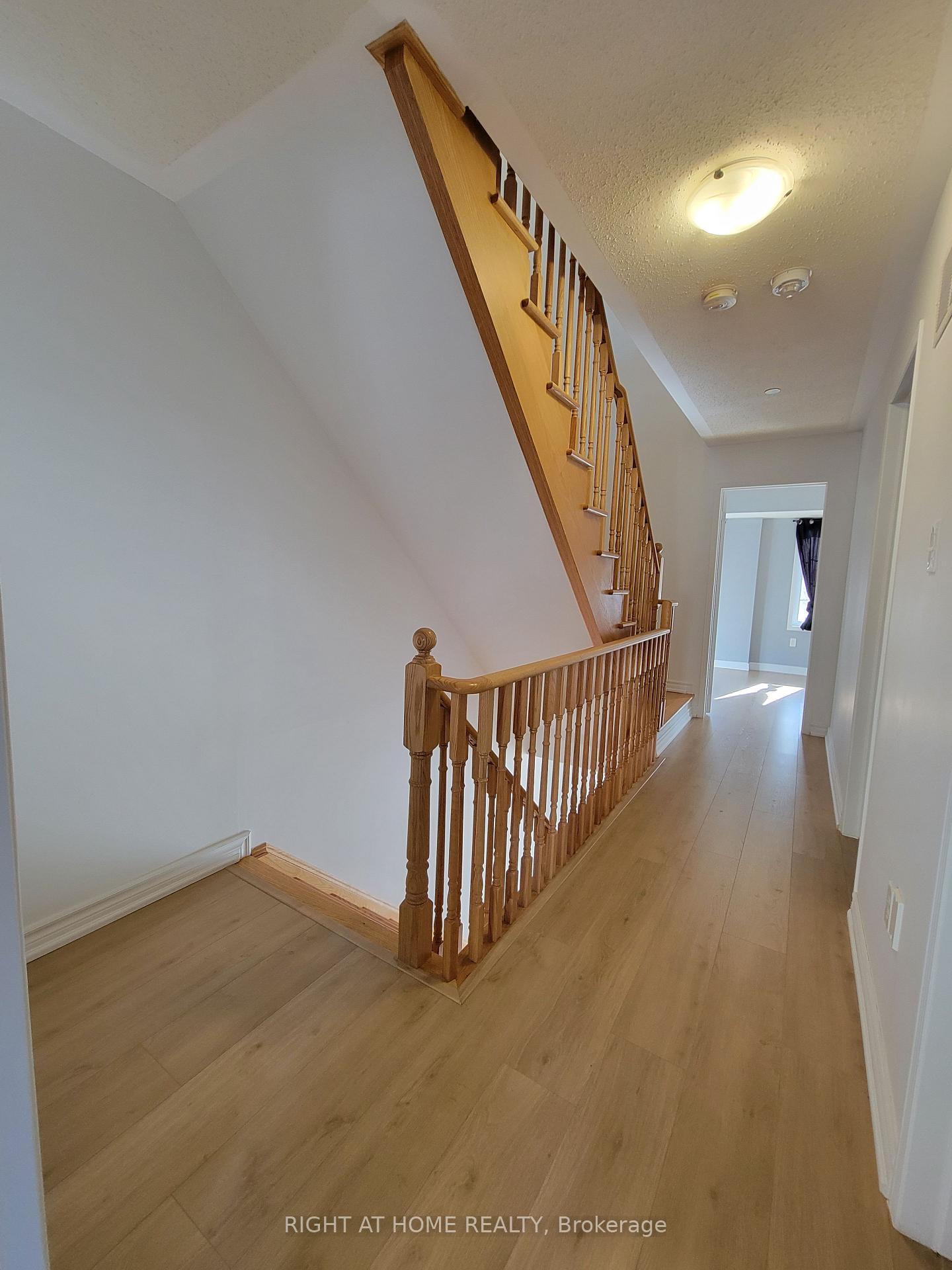 Photo 9 of 48 Filly Path, Oshawa, Windfields — HOMEH