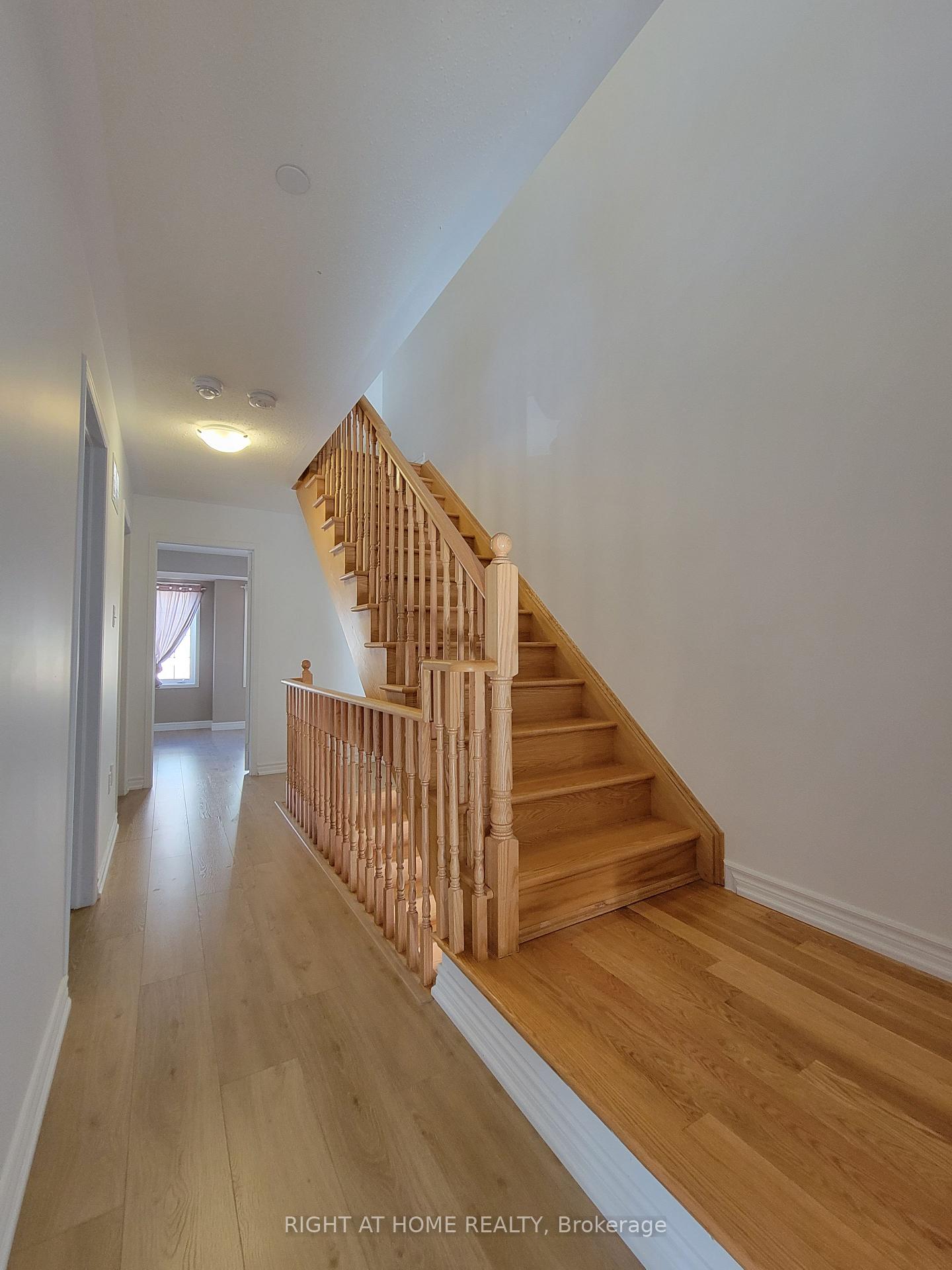Photo 10 of 48 Filly Path, Oshawa, Windfields — HOMEH