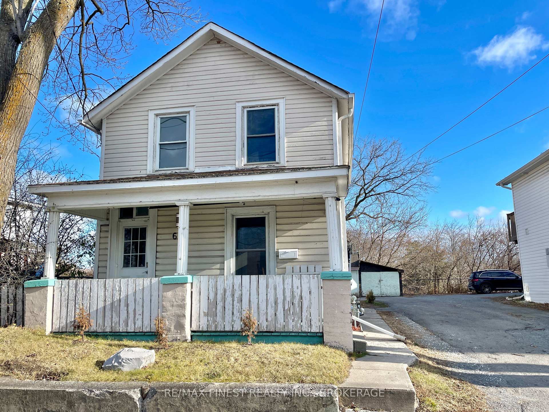 Front of 697 Montreal Street