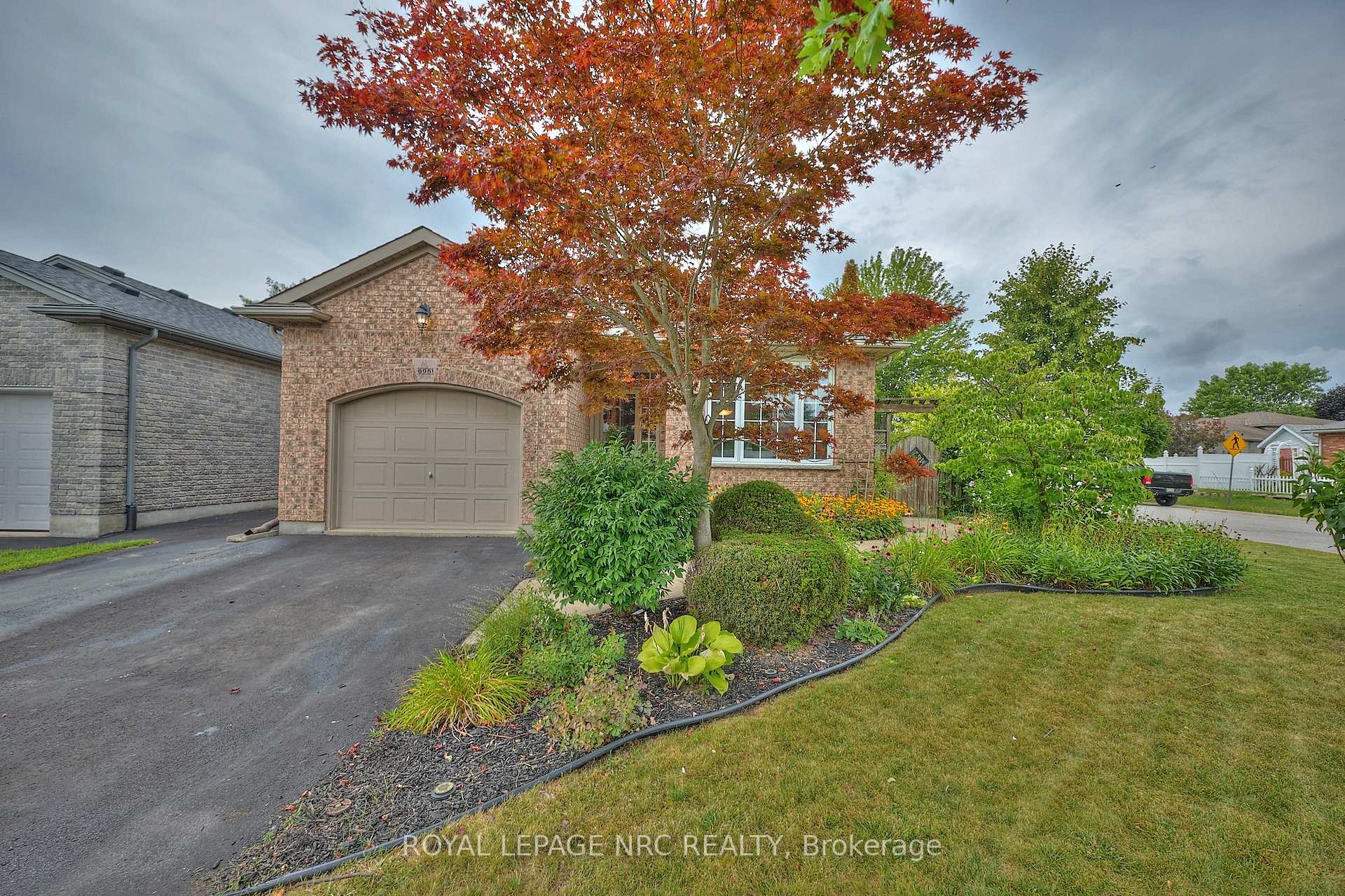 Photo 2 of 6951 Kelly Drive, Niagara Falls, Forestview — HOMEH