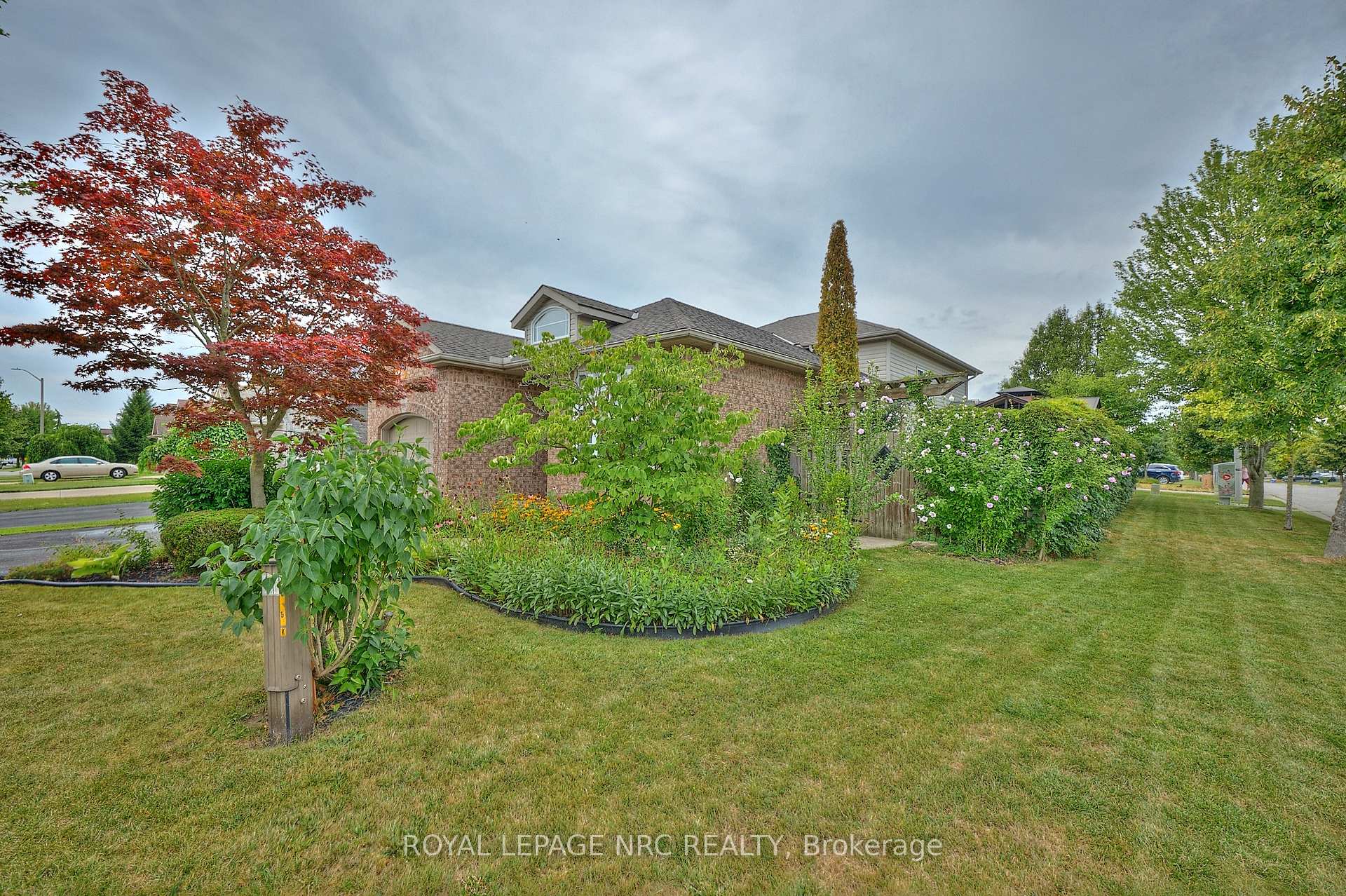 Photo 4 of 6951 Kelly Drive, Niagara Falls, Forestview — HOMEH
