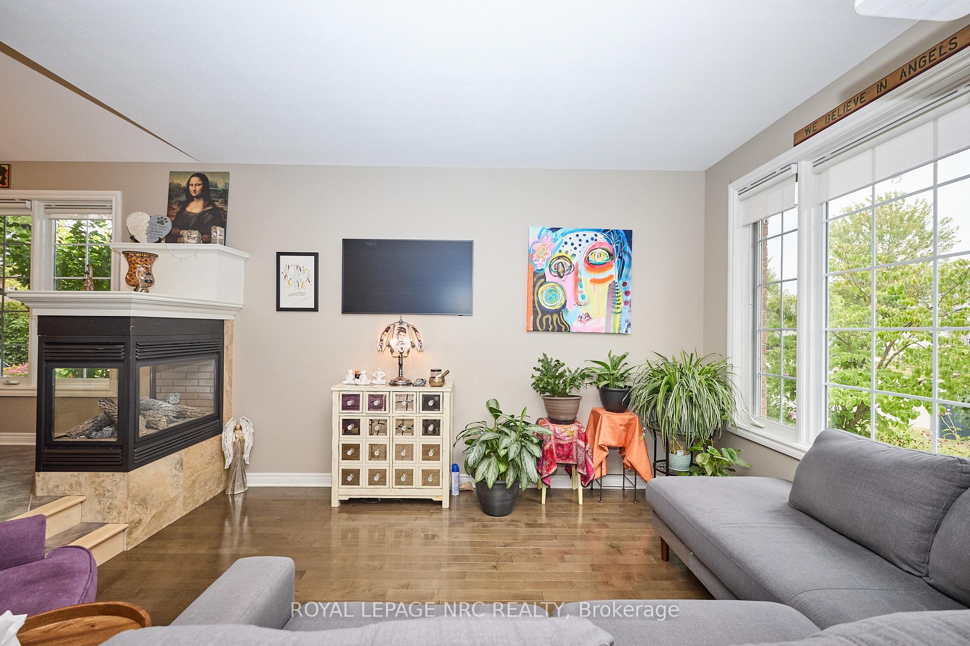 Photo 7 of 6951 Kelly Drive, Niagara Falls, Forestview — HOMEH