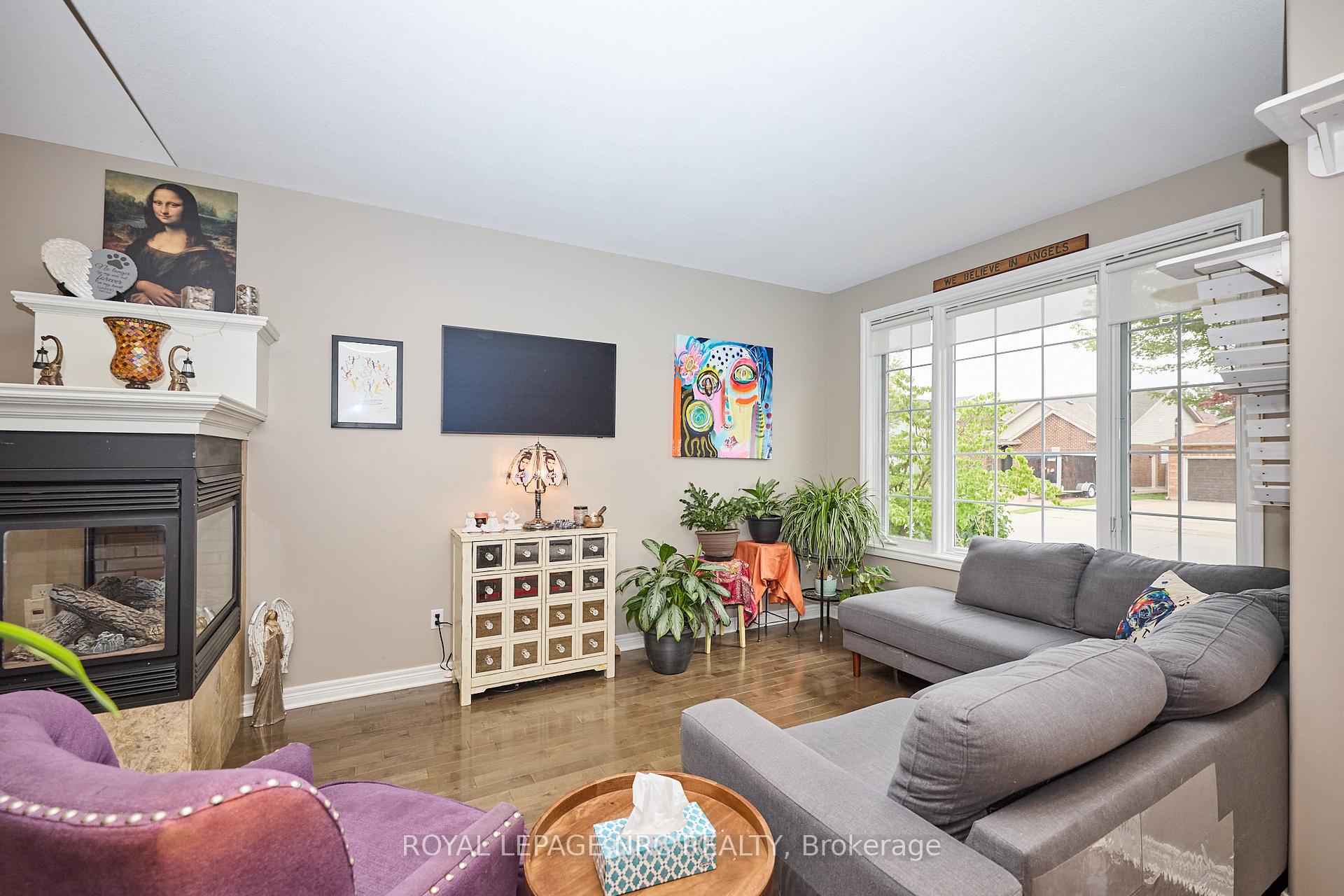 Photo 8 of 6951 Kelly Drive, Niagara Falls, Forestview — HOMEH