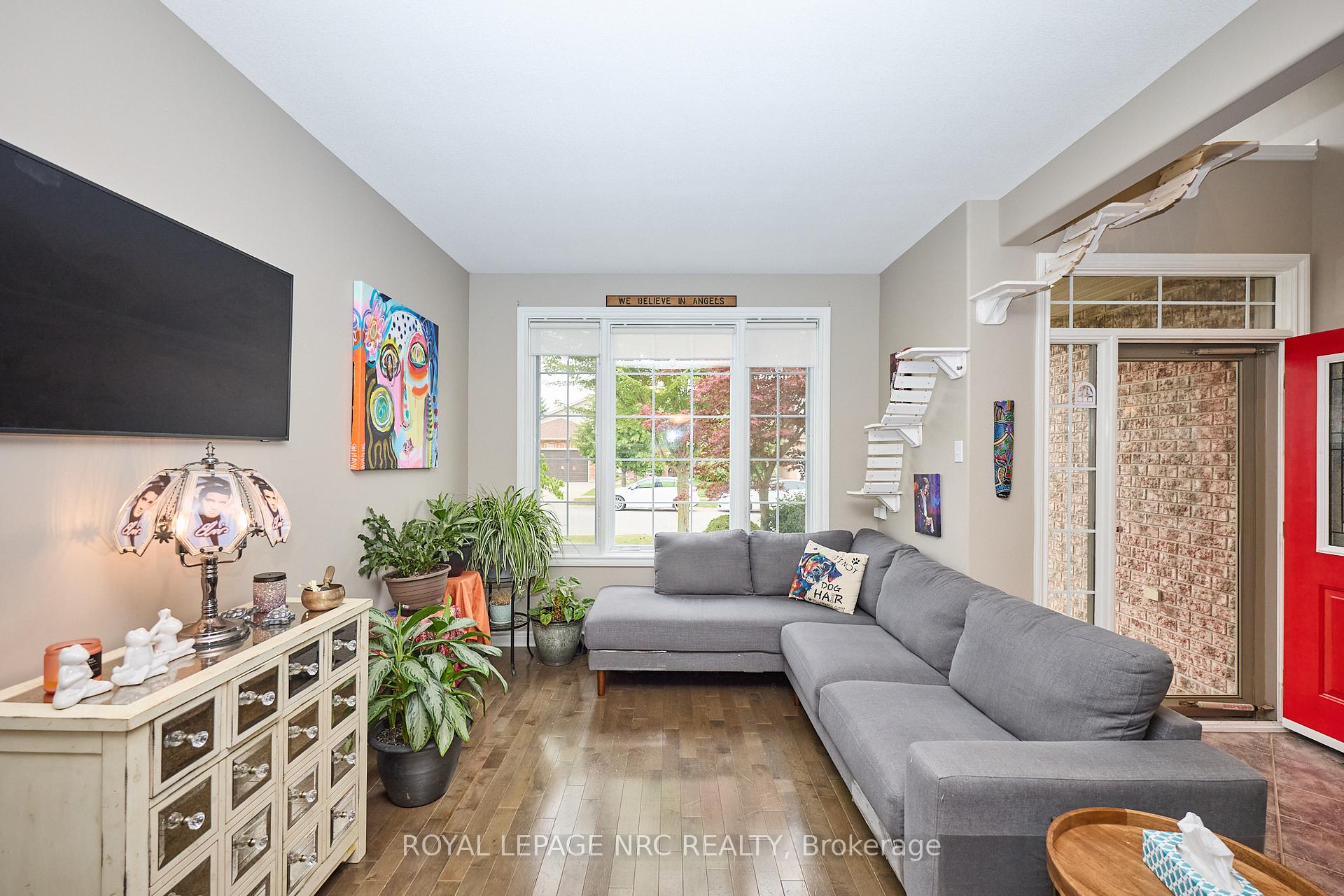 Photo 10 of 6951 Kelly Drive, Niagara Falls, Forestview — HOMEH