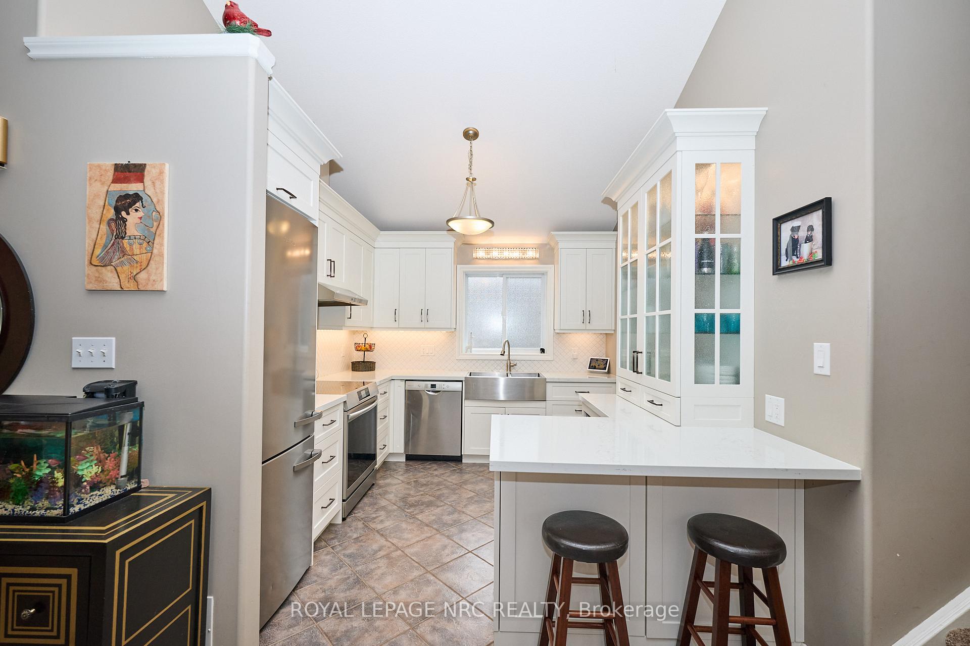 Photo 13 of 6951 Kelly Drive, Niagara Falls, Forestview — HOMEH