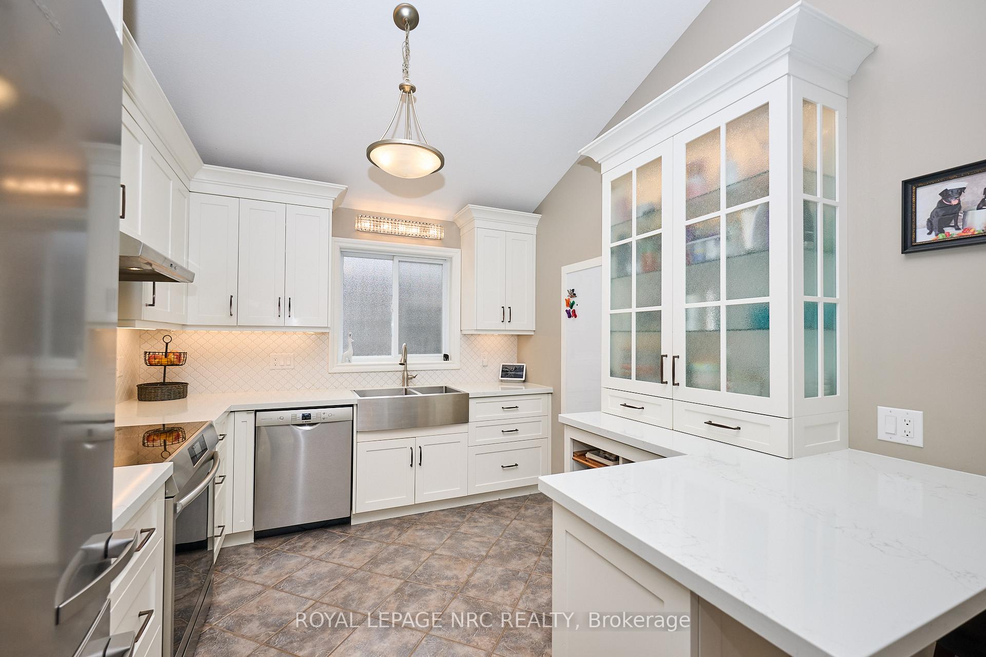 Photo 14 of 6951 Kelly Drive, Niagara Falls, Forestview — HOMEH