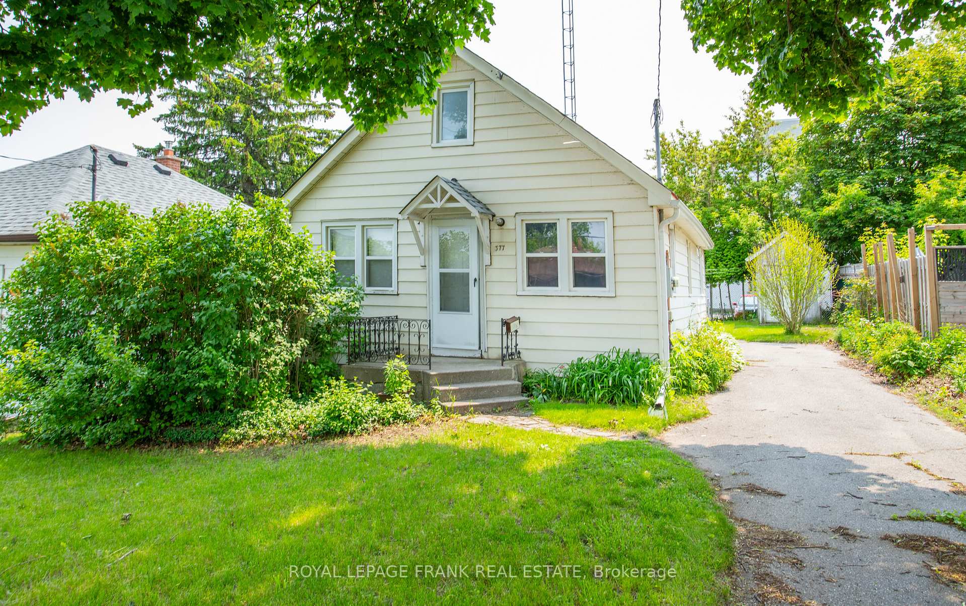 Photo 2 of 377 Adelaide Avenue W, Oshawa, McLaughlin — HOMEH