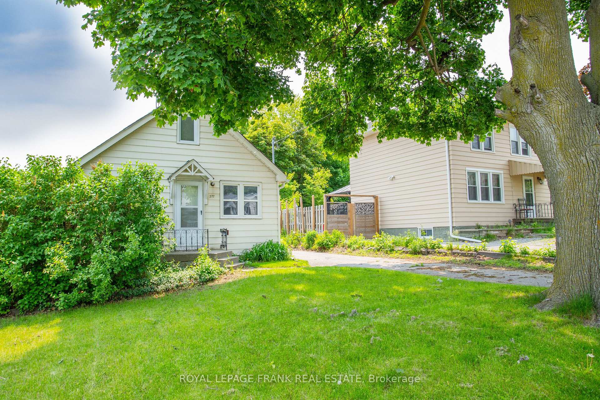 Photo 3 of 377 Adelaide Avenue W, Oshawa, McLaughlin — HOMEH