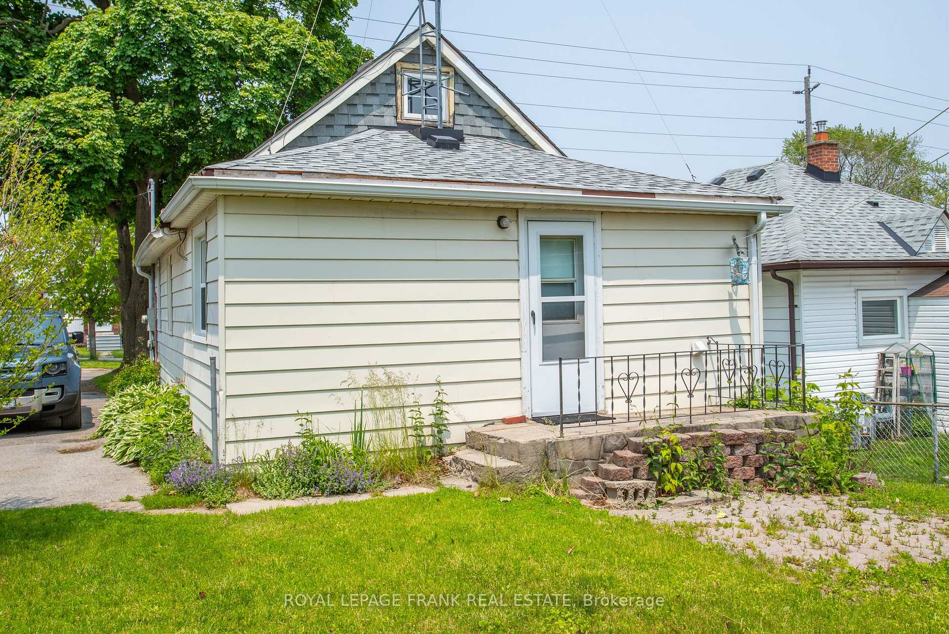 Photo 22 of 377 Adelaide Avenue W, Oshawa, McLaughlin — HOMEH