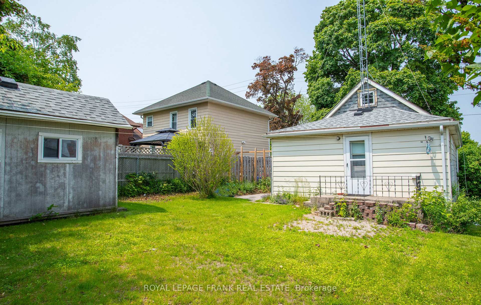 Photo 23 of 377 Adelaide Avenue W, Oshawa, McLaughlin — HOMEH