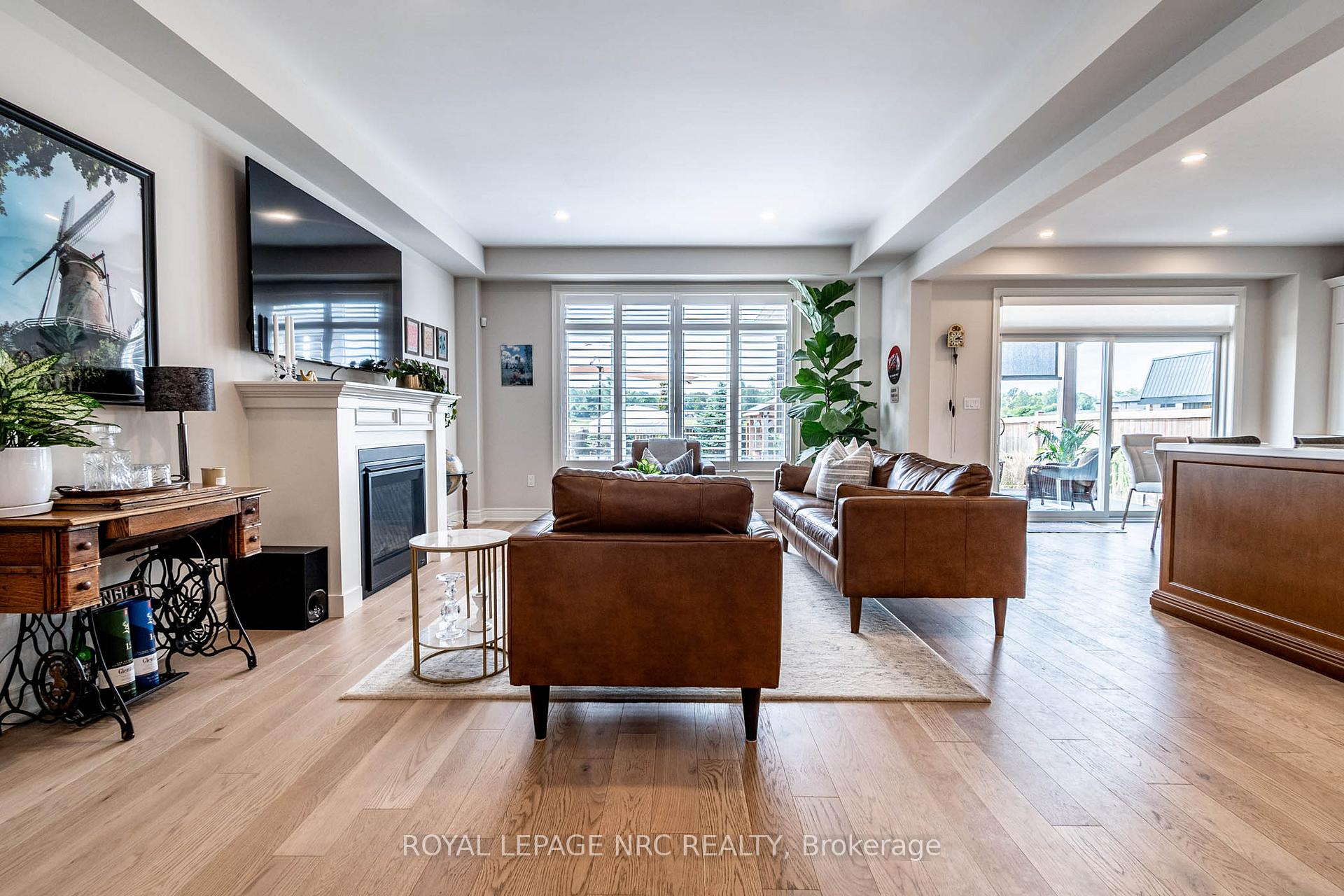 Photo 4 of 126 Susan Drive, Pelham, Fonthill — HOMEH