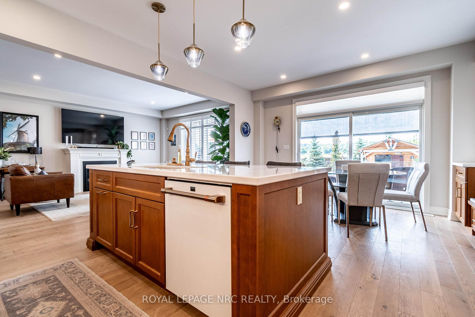 Photo 8 of 126 Susan Drive, Pelham, Fonthill — HOMEH