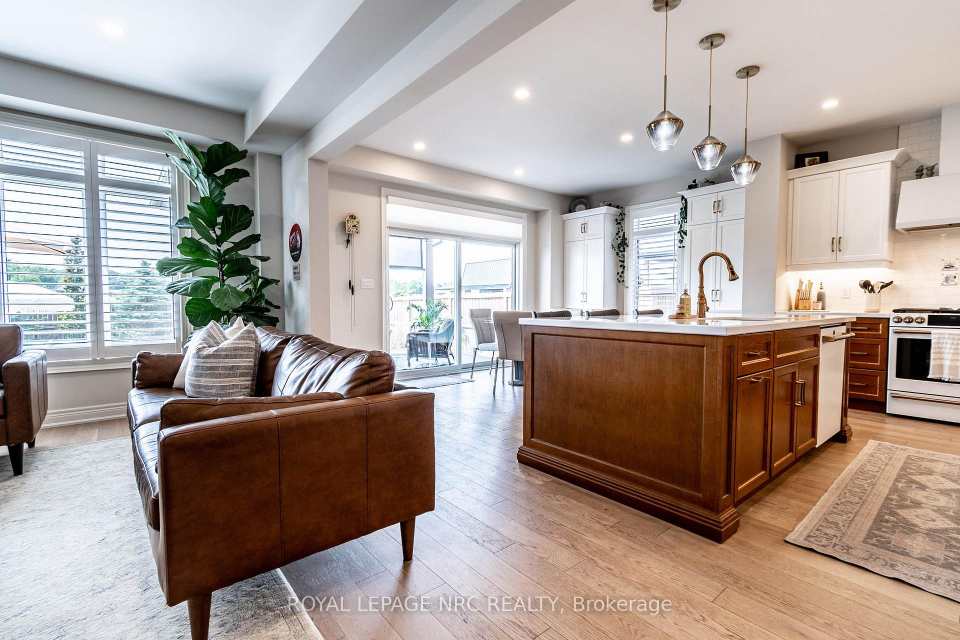 Photo 9 of 126 Susan Drive, Pelham, Fonthill — HOMEH