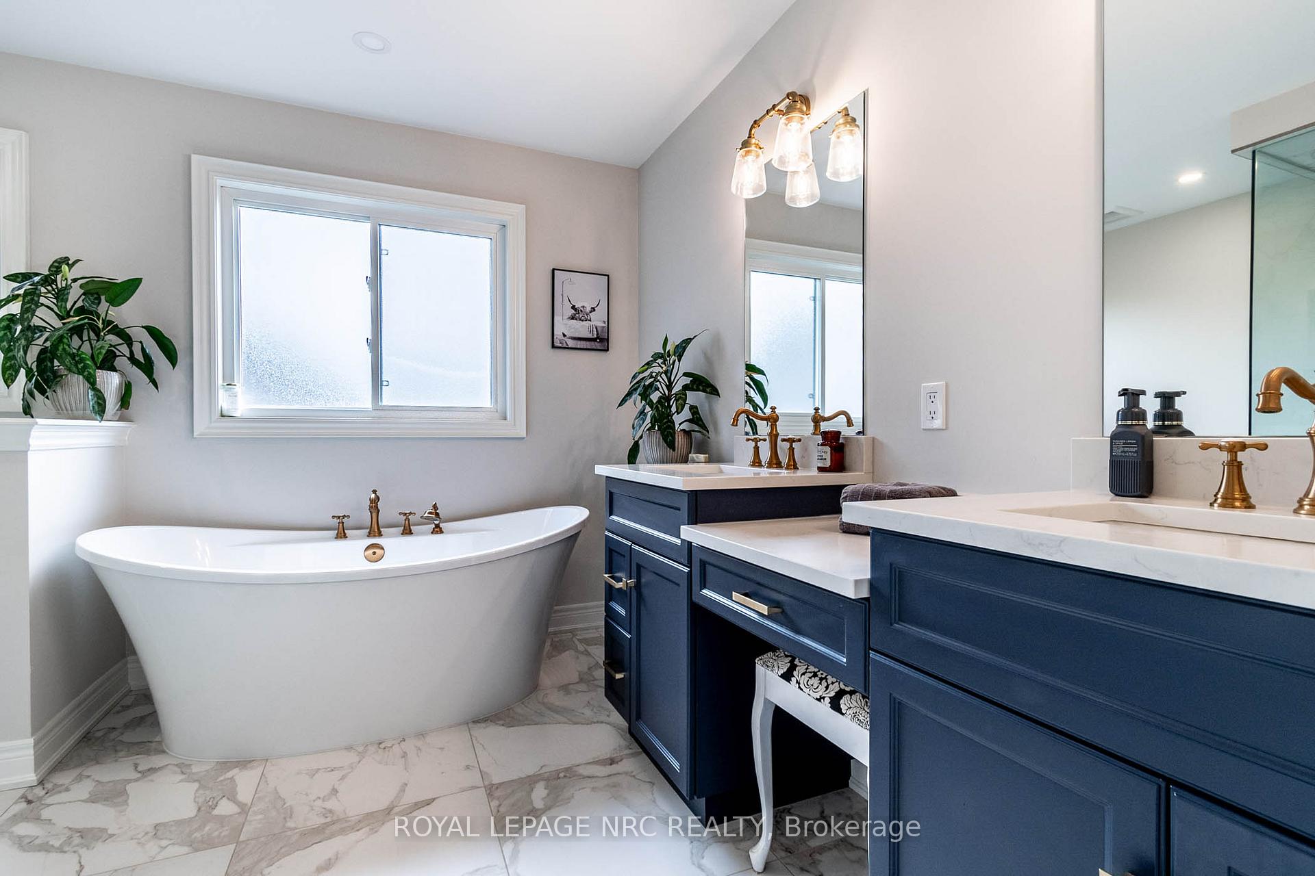 Photo 25 of 126 Susan Drive, Pelham, Fonthill — HOMEH