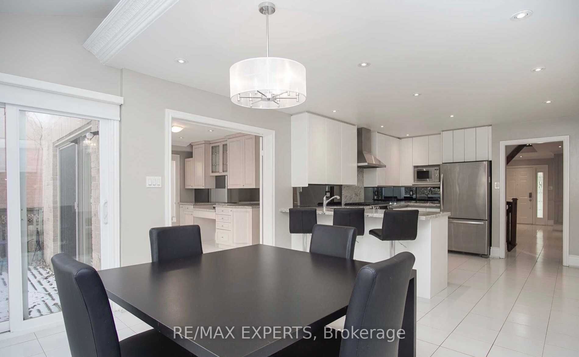 Photo 16 of 33 Rose Green Drive, Vaughan, Uplands — HOMEH