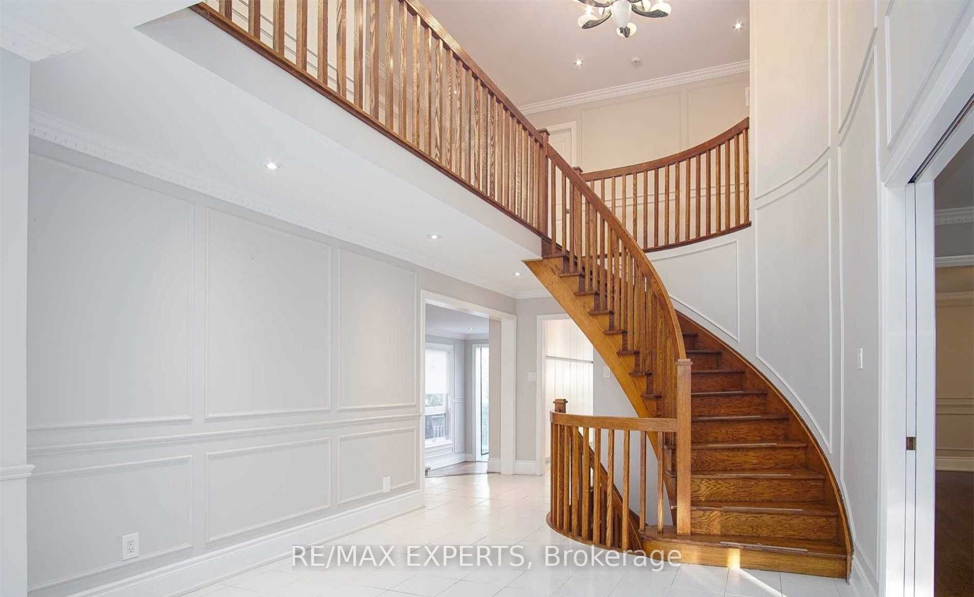 Photo 15 of 33 Rose Green Drive, Vaughan, Uplands — HOMEH