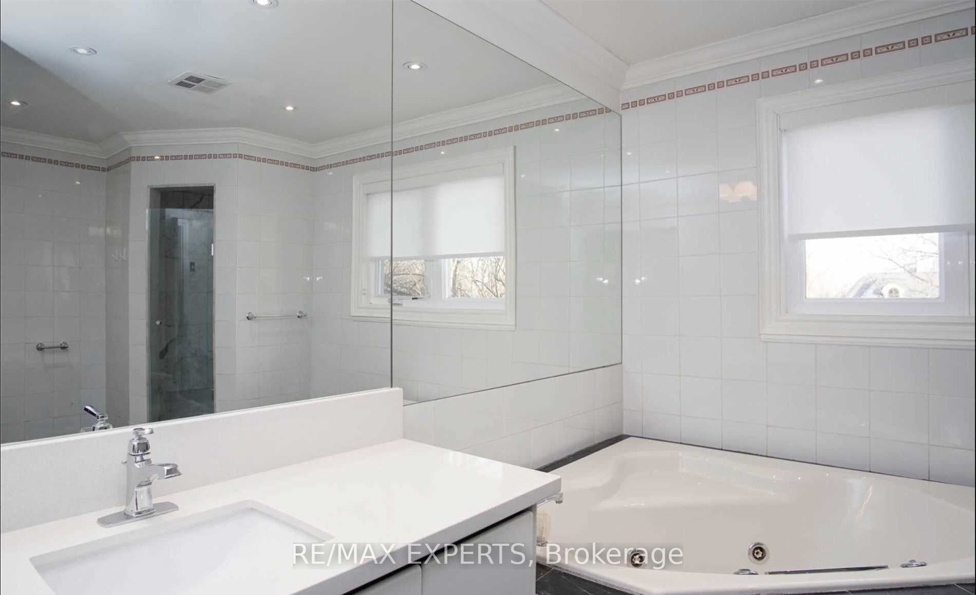 Photo 24 of 33 Rose Green Drive, Vaughan, Uplands — HOMEH